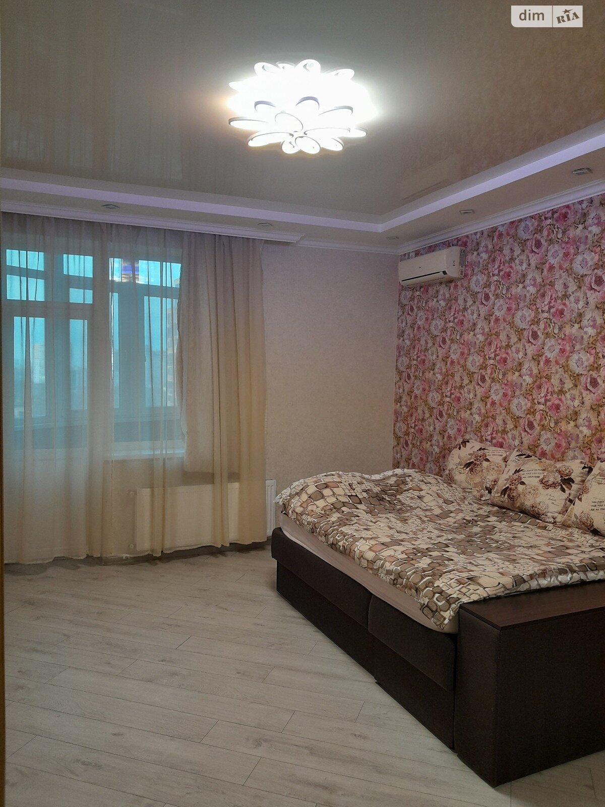 однокімнатна квартира в Одесі, район Приморський, на вул. Добровольців 8 в довготривалу оренду помісячно фото 1 однокімнатна квартира в Одесі, район Приморський, на вул. Добровольців 8 в довготривалу оренду помісячно фото 1