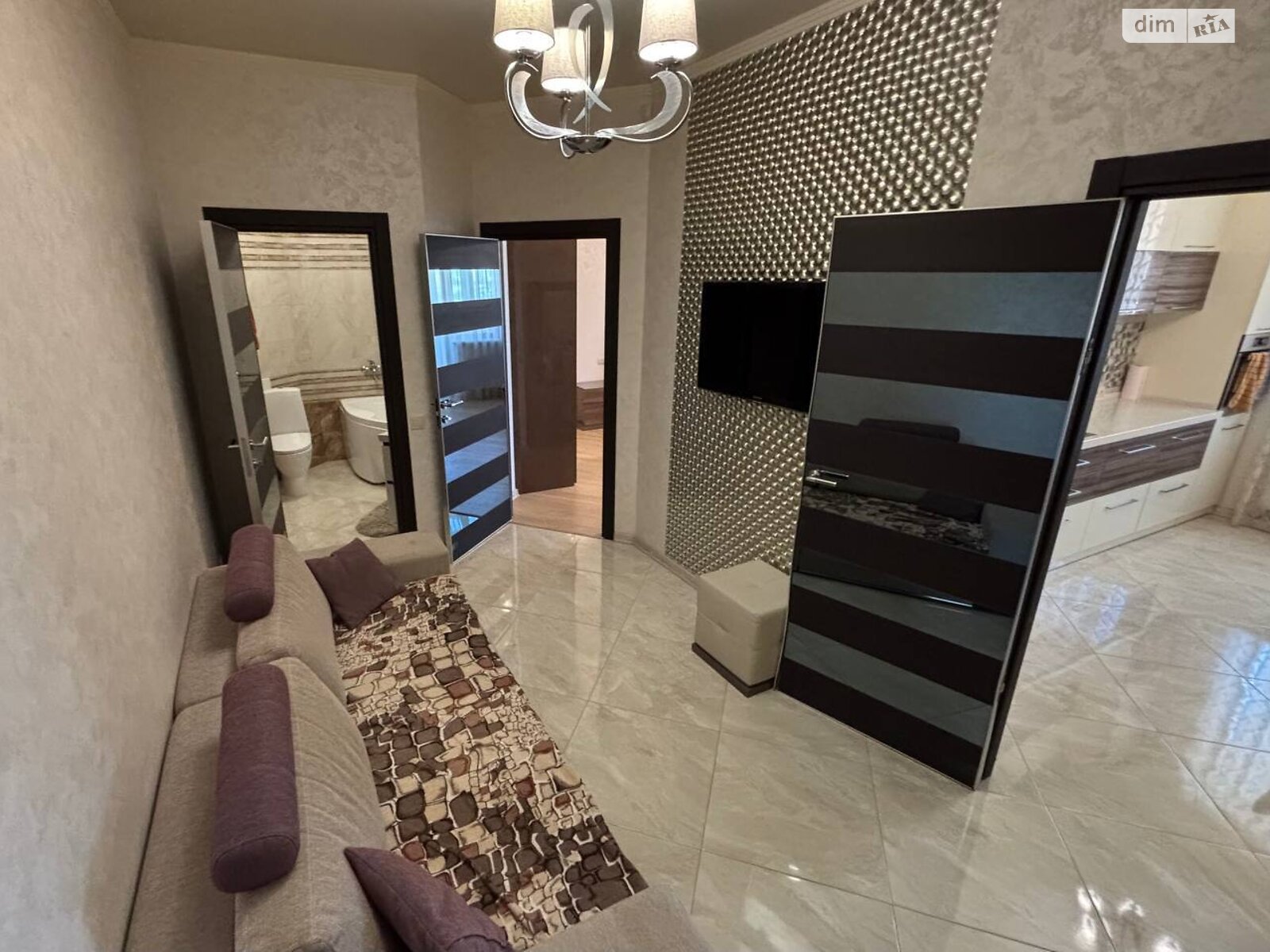 однокімнатна квартира в Одесі, район Приморський, на вул. Добровольців 8 в довготривалу оренду помісячно фото 1