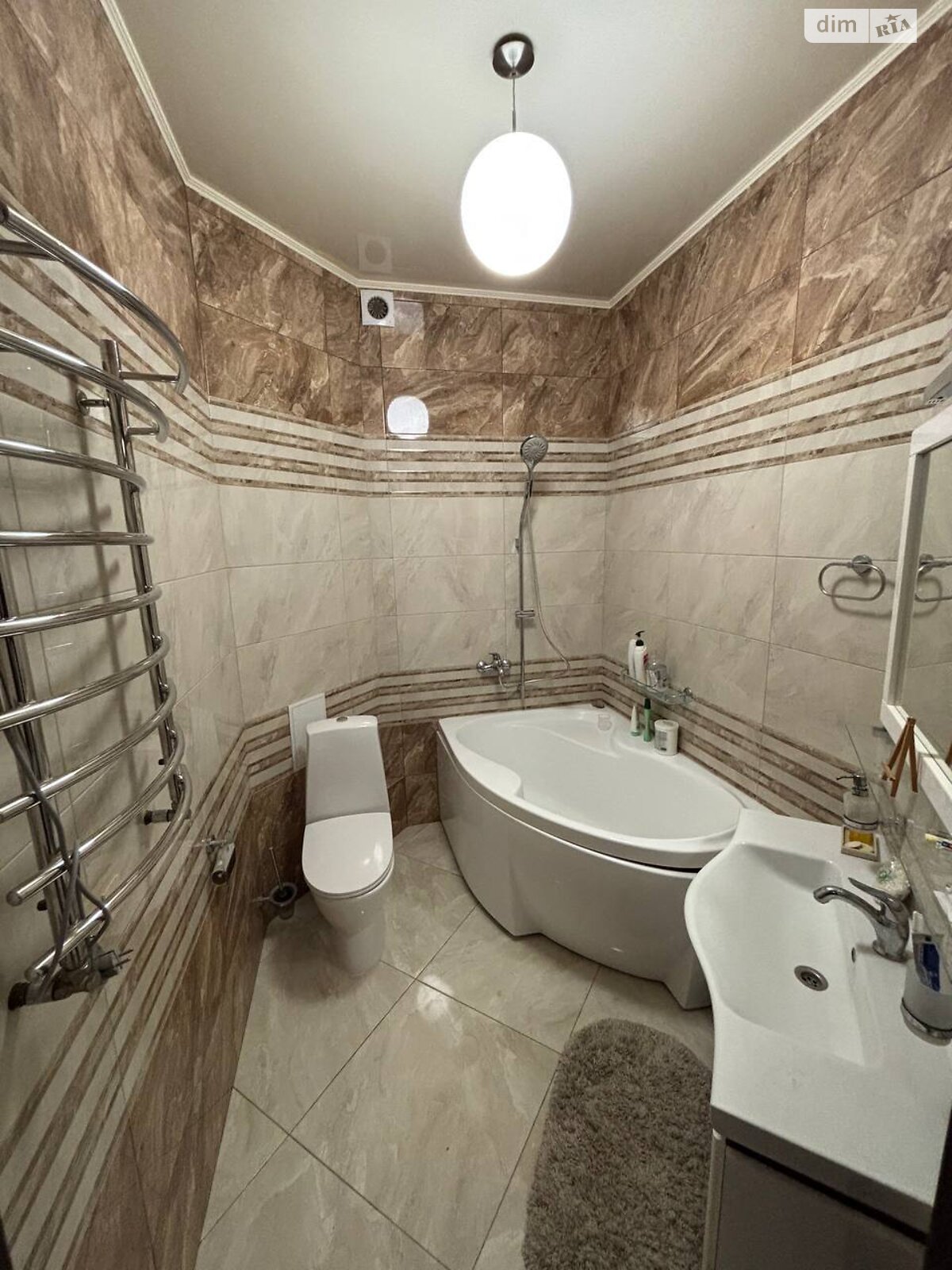 однокімнатна квартира в Одесі, район Приморський, на вул. Добровольців 8 в довготривалу оренду помісячно фото 1