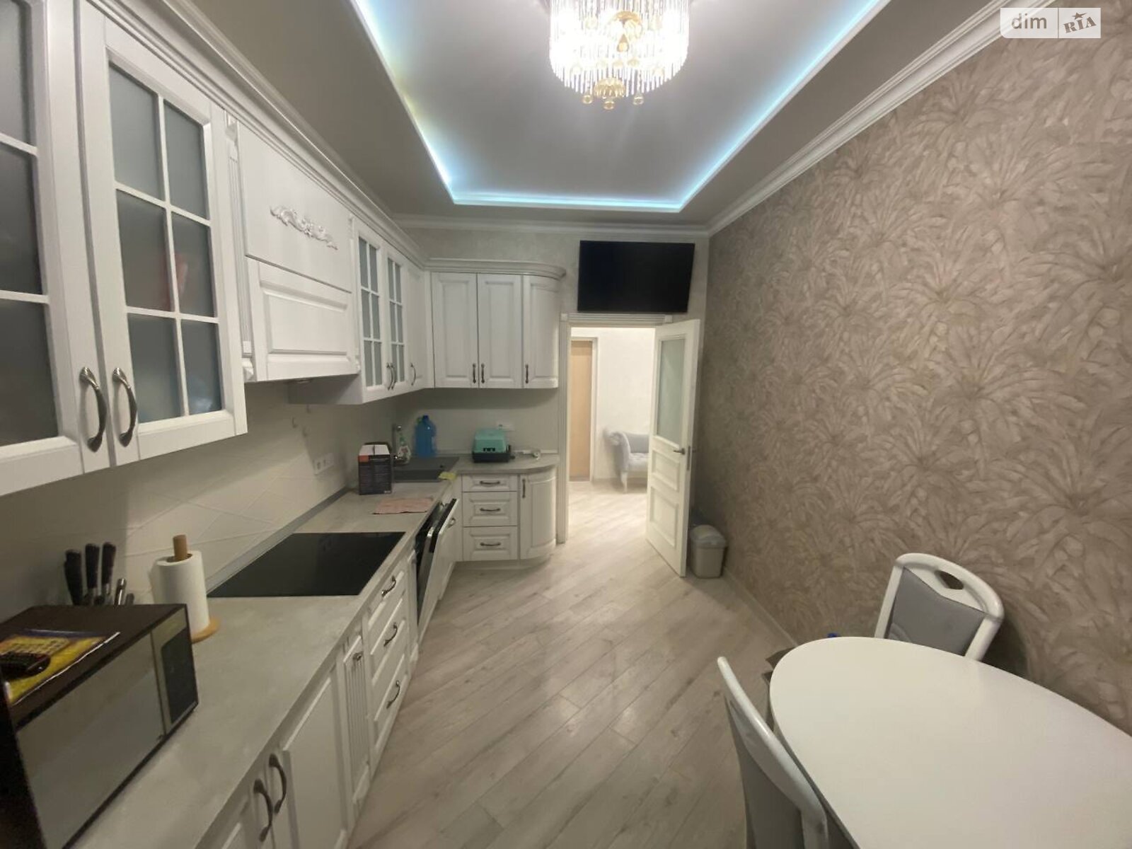 двухкомнатная квартира в Одессе, район Приморский, на ул. Добровольцев 8 в аренду на долгий срок помесячно фото 1