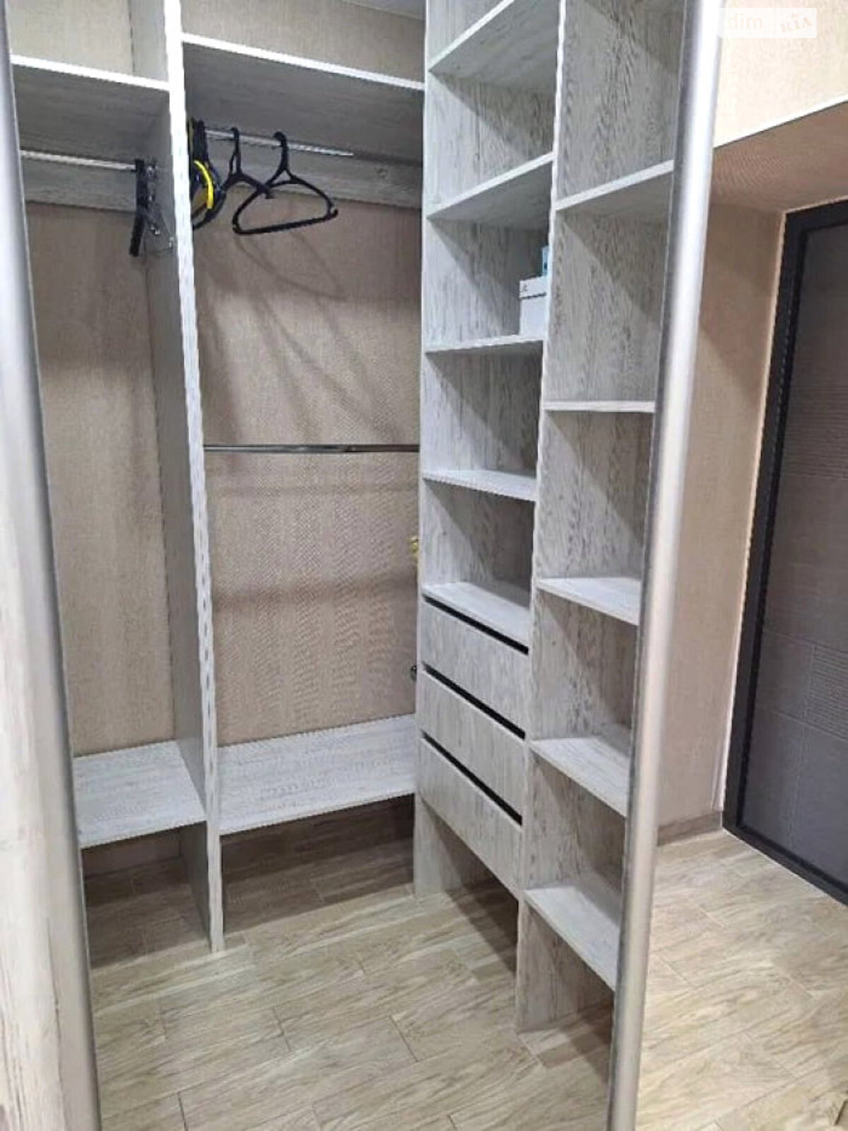 однокімнатна квартира в Одесі, район Приморський, на вул. Довженка 2 в довготривалу оренду помісячно фото 1 однокімнатна квартира в Одесі, район Приморський, на вул. Довженка 2 в довготривалу оренду помісячно фото 1