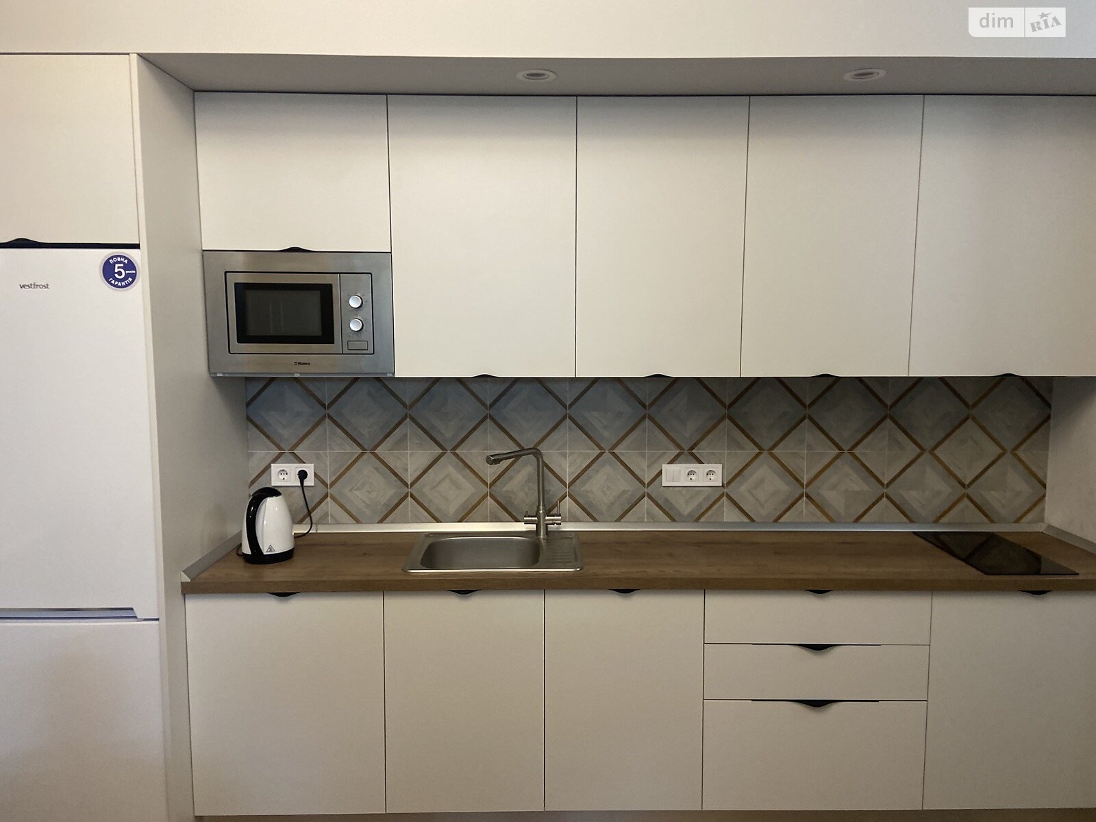 однокомнатная квартира в Одессе, район Приморский, на ул. Европейская 2 в аренду на долгий срок помесячно фото 1 однокомнатная квартира в Одессе, район Приморский, на ул. Европейская 2 в аренду на долгий срок помесячно фото 1