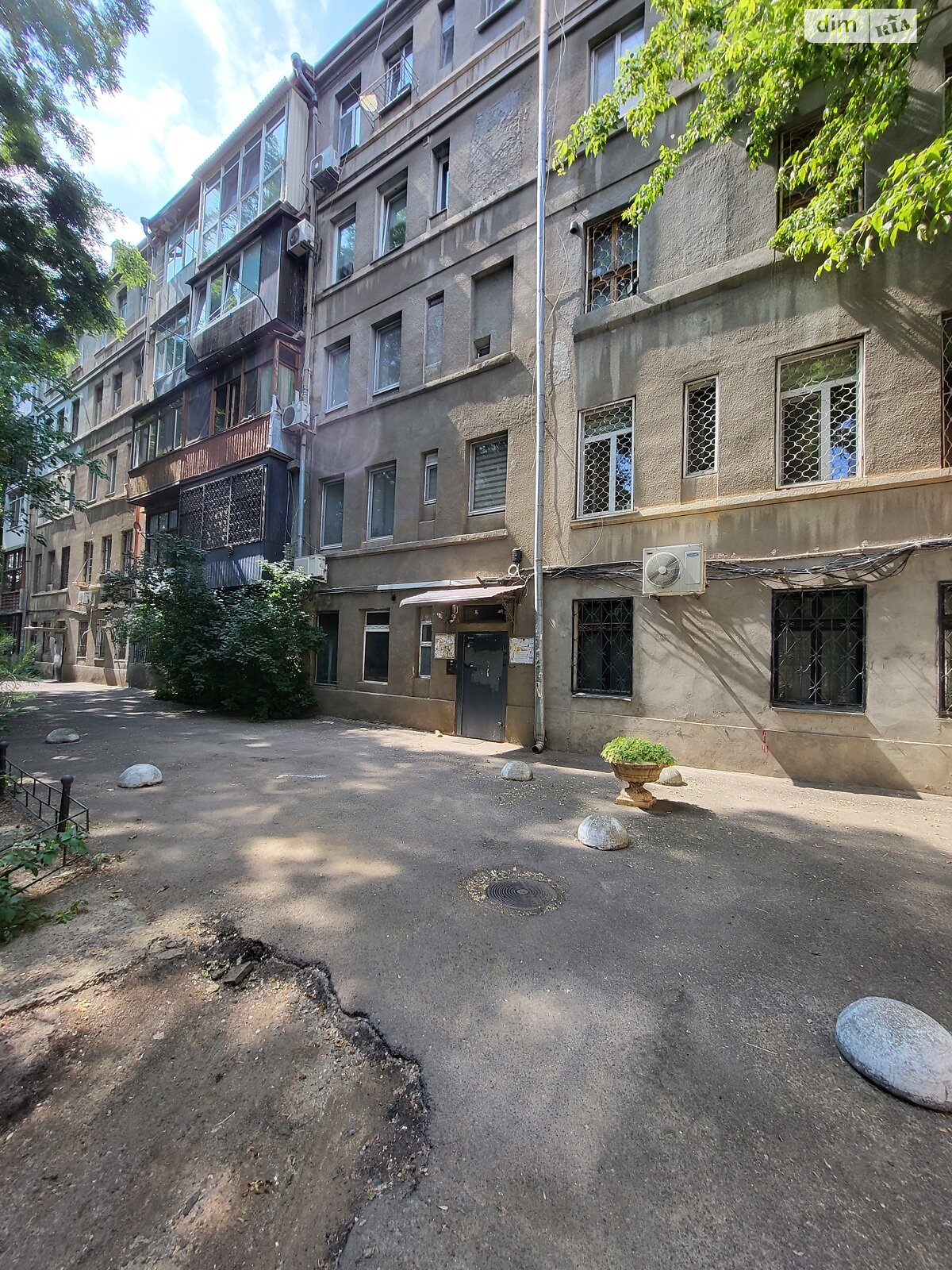 трикімнатна квартира в Одесі, район Приморський, на бул. Французький 12/2 в довготривалу оренду помісячно фото 1 трикімнатна квартира в Одесі, район Приморський, на бул. Французький 12/2 в довготривалу оренду помісячно фото 1