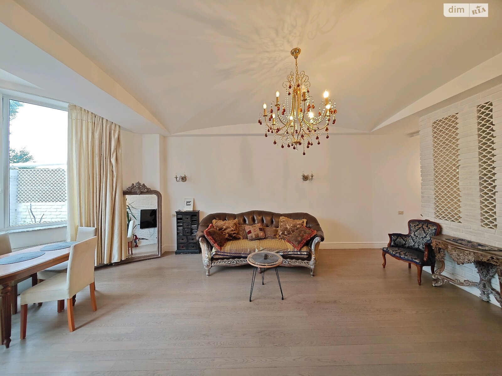 трикімнатна квартира в Одесі, район Приморський, на бул. Французький 49А в довготривалу оренду помісячно фото 1 трикімнатна квартира в Одесі, район Приморський, на бул. Французький 49А в довготривалу оренду помісячно фото 1