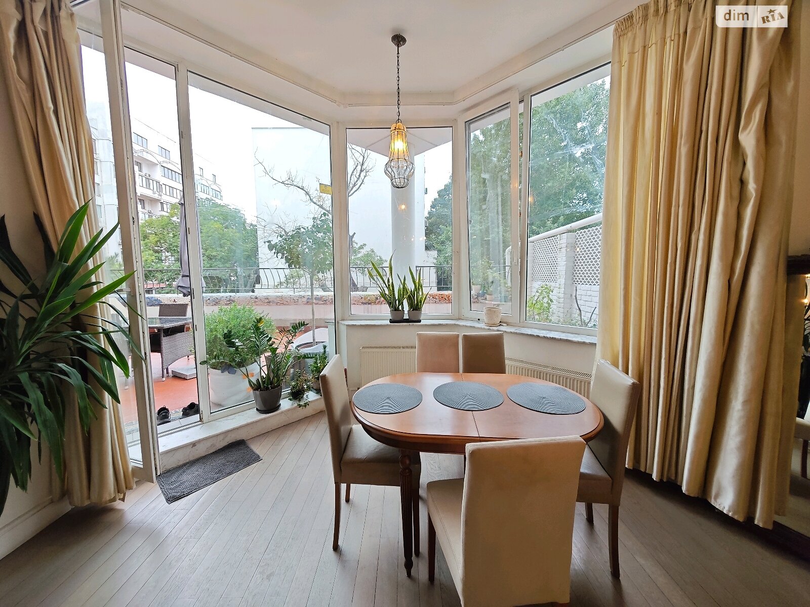 трикімнатна квартира в Одесі, район Приморський, на бул. Французький 49А в довготривалу оренду помісячно фото 1 трикімнатна квартира в Одесі, район Приморський, на бул. Французький 49А в довготривалу оренду помісячно фото 1