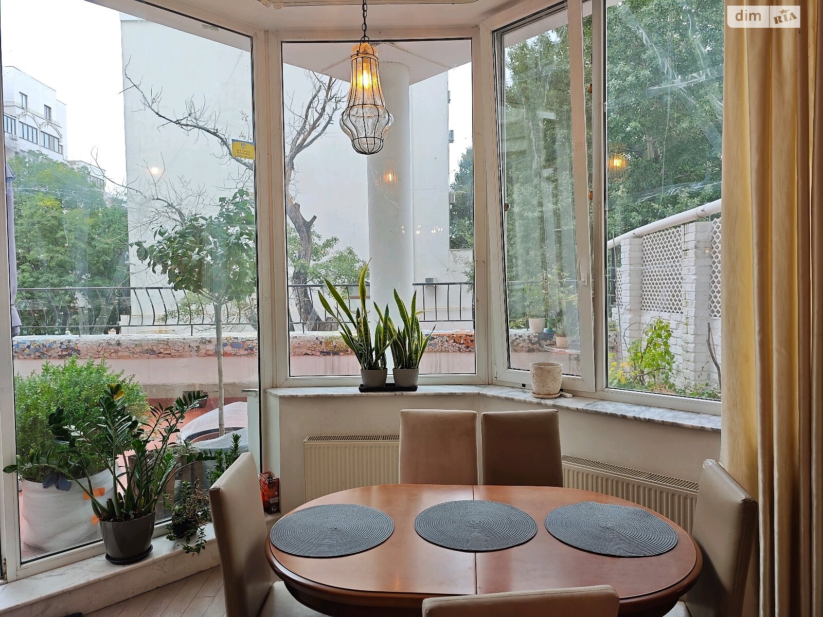 трикімнатна квартира в Одесі, район Приморський, на бул. Французький 49А в довготривалу оренду помісячно фото 1 трикімнатна квартира в Одесі, район Приморський, на бул. Французький 49А в довготривалу оренду помісячно фото 1