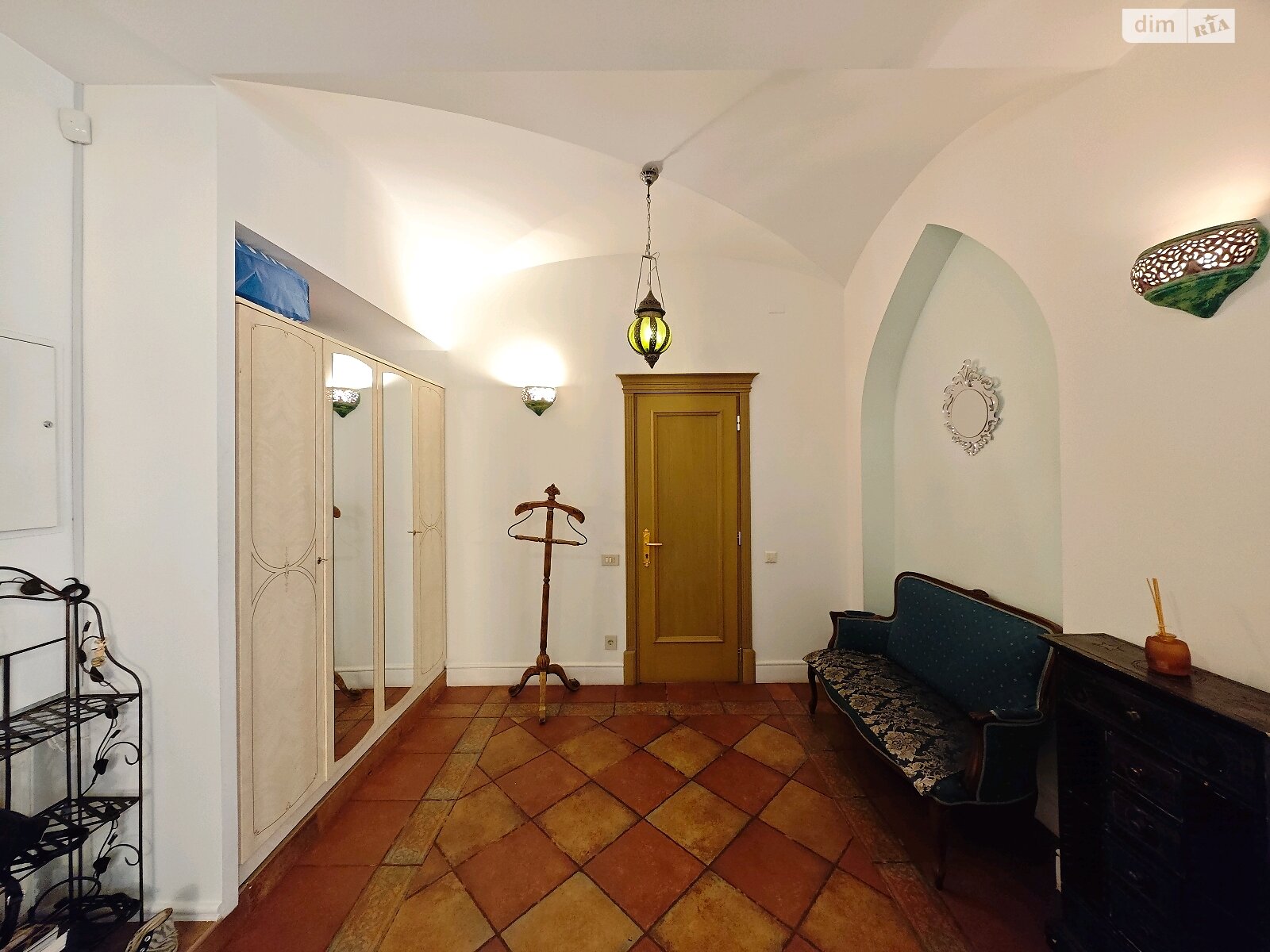 трикімнатна квартира в Одесі, район Приморський, на бул. Французький 49А в довготривалу оренду помісячно фото 1 трикімнатна квартира в Одесі, район Приморський, на бул. Французький 49А в довготривалу оренду помісячно фото 1