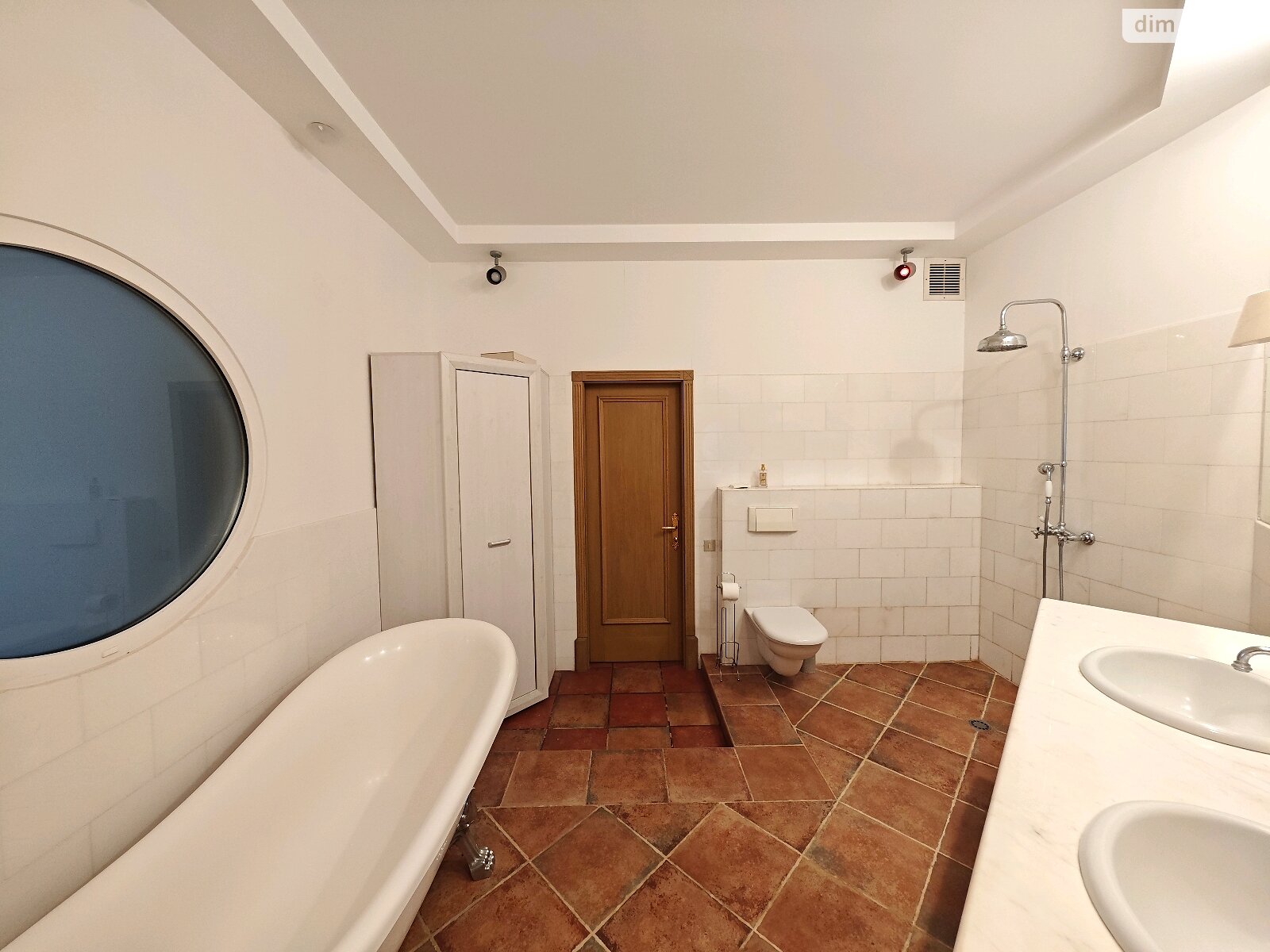 трикімнатна квартира в Одесі, район Приморський, на бул. Французький 49А в довготривалу оренду помісячно фото 1 трикімнатна квартира в Одесі, район Приморський, на бул. Французький 49А в довготривалу оренду помісячно фото 1