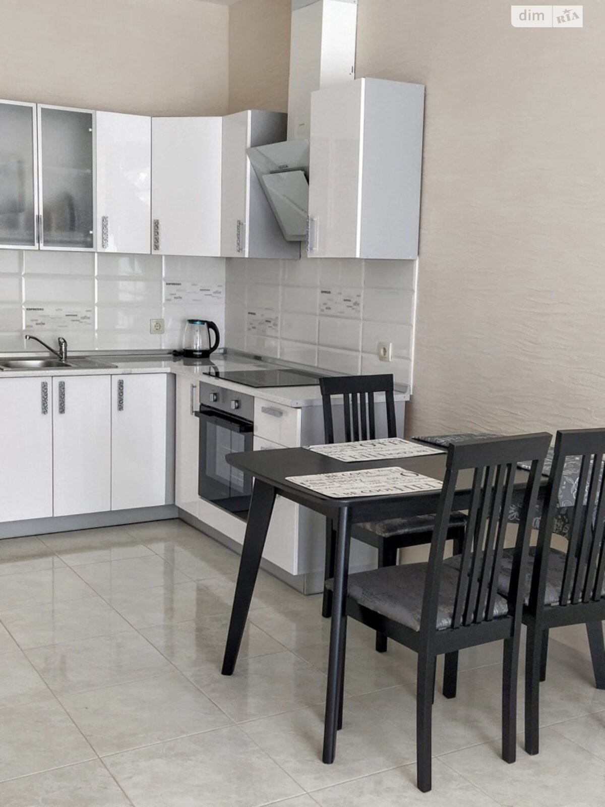 двухкомнатная квартира в Одессе, район Приморский, на просп. Леси Украинки 19Б в аренду на долгий срок помесячно фото 1 двухкомнатная квартира в Одессе, район Приморский, на просп. Леси Украинки 19Б в аренду на долгий срок помесячно фото 1