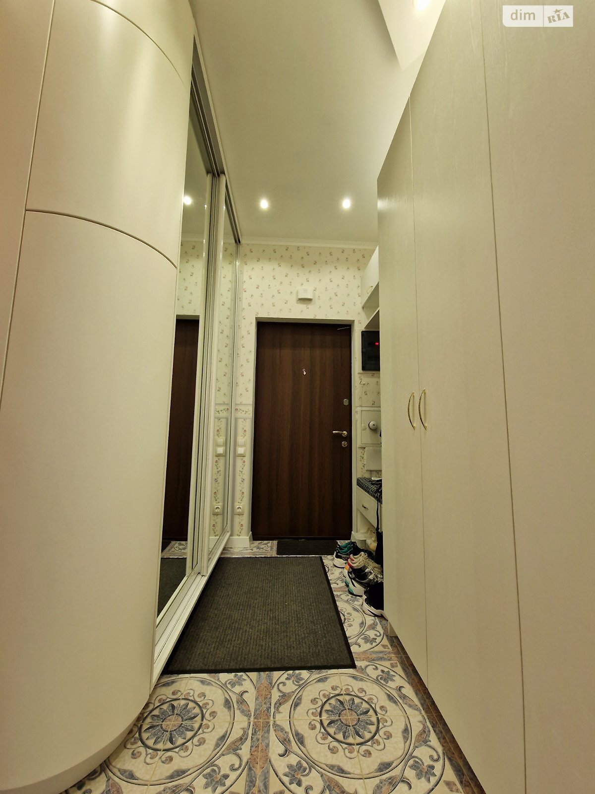 трикімнатна квартира в Одесі, район Приморський, на вул. Генуезька 24Д корпус 3 в довготривалу оренду помісячно фото 1 трикімнатна квартира в Одесі, район Приморський, на вул. Генуезька 24Д корпус 3 в довготривалу оренду помісячно фото 1