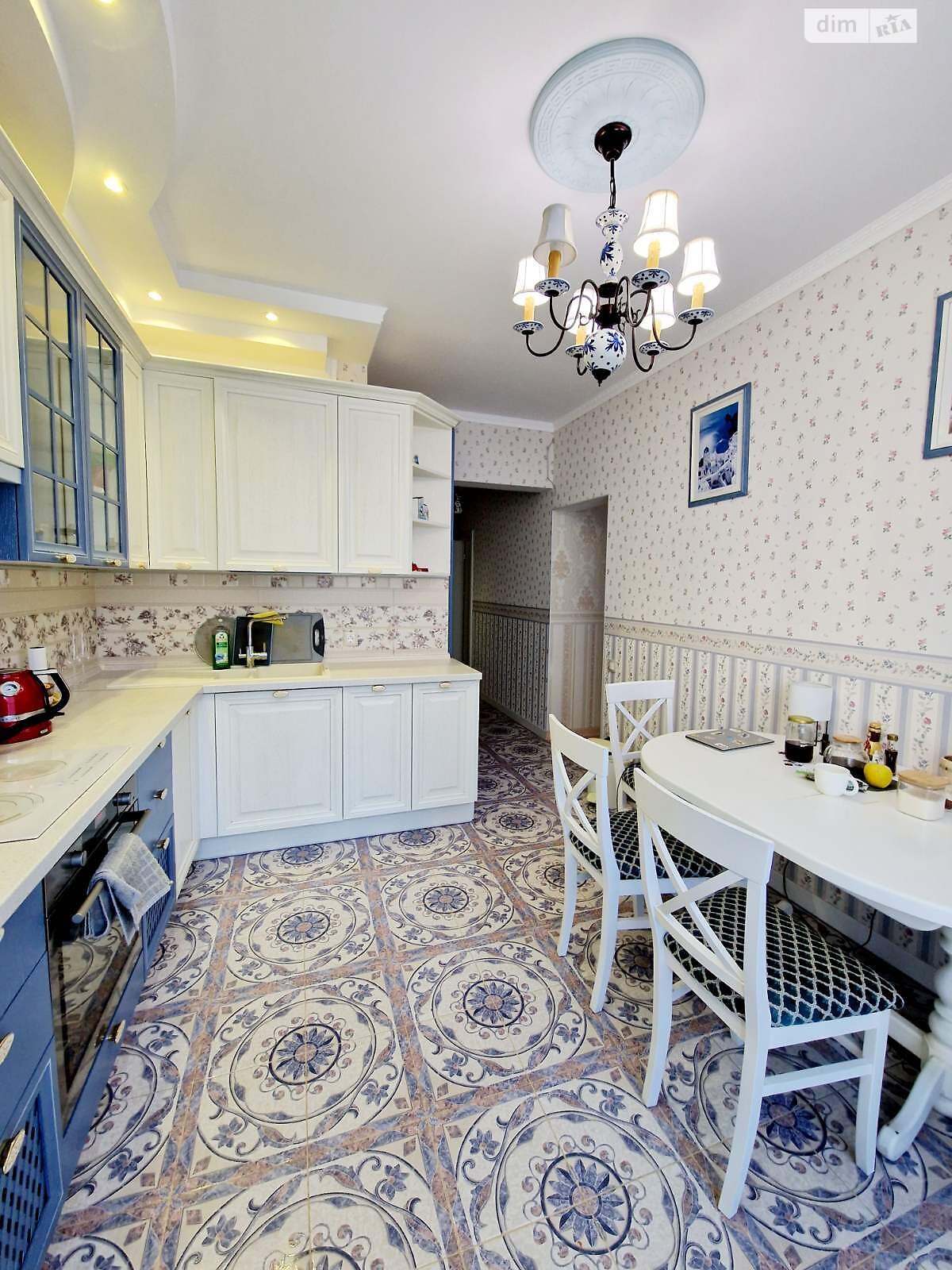 трикімнатна квартира в Одесі, район Приморський, на вул. Генуезька 24Д корпус 3 в довготривалу оренду помісячно фото 1 трикімнатна квартира в Одесі, район Приморський, на вул. Генуезька 24Д корпус 3 в довготривалу оренду помісячно фото 1