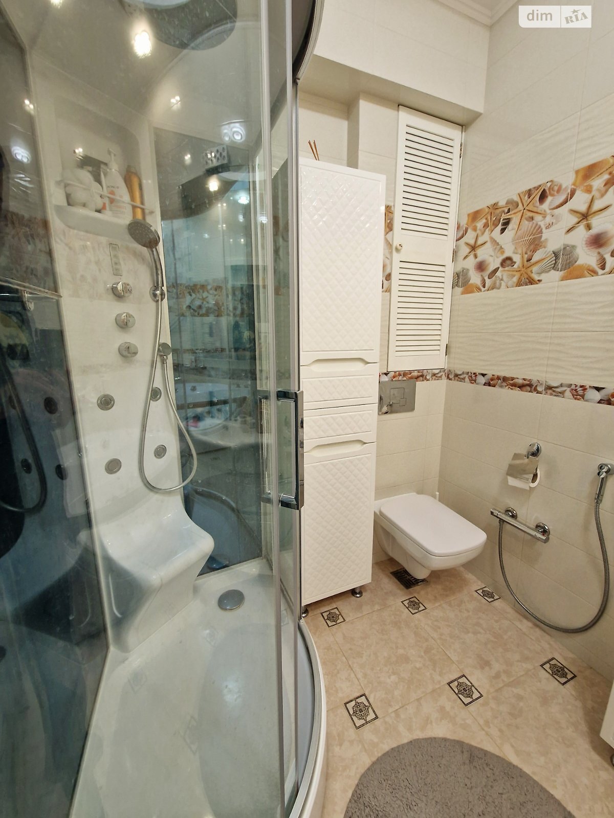 трикімнатна квартира в Одесі, район Приморський, на вул. Генуезька 24Д корпус 3 в довготривалу оренду помісячно фото 1 трикімнатна квартира в Одесі, район Приморський, на вул. Генуезька 24Д корпус 3 в довготривалу оренду помісячно фото 1