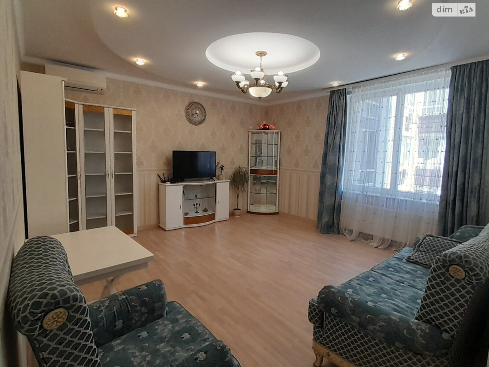 трикімнатна квартира в Одесі, район Приморський, на вул. Генуезька 24Д корпус 3 в довготривалу оренду помісячно фото 1 трикімнатна квартира в Одесі, район Приморський, на вул. Генуезька 24Д корпус 3 в довготривалу оренду помісячно фото 1