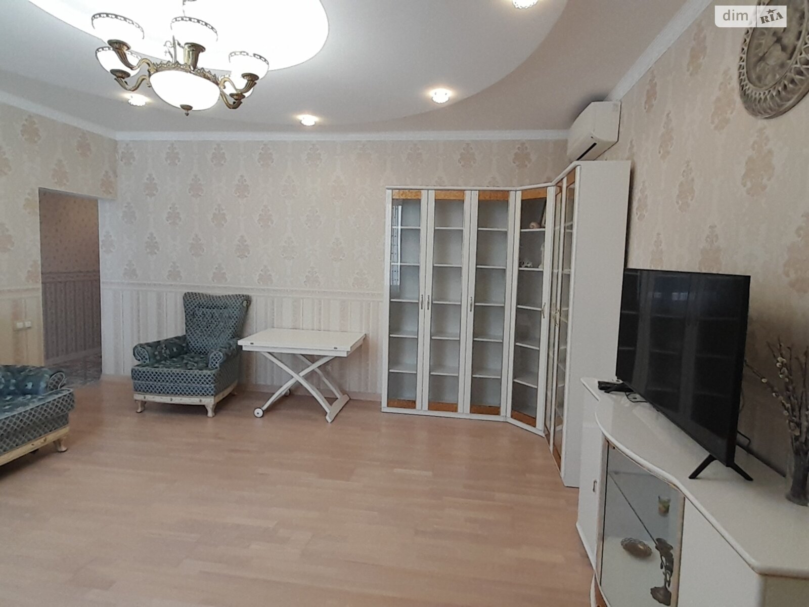 трикімнатна квартира в Одесі, район Приморський, на вул. Генуезька 24Д корпус 3 в довготривалу оренду помісячно фото 1 трикімнатна квартира в Одесі, район Приморський, на вул. Генуезька 24Д корпус 3 в довготривалу оренду помісячно фото 1