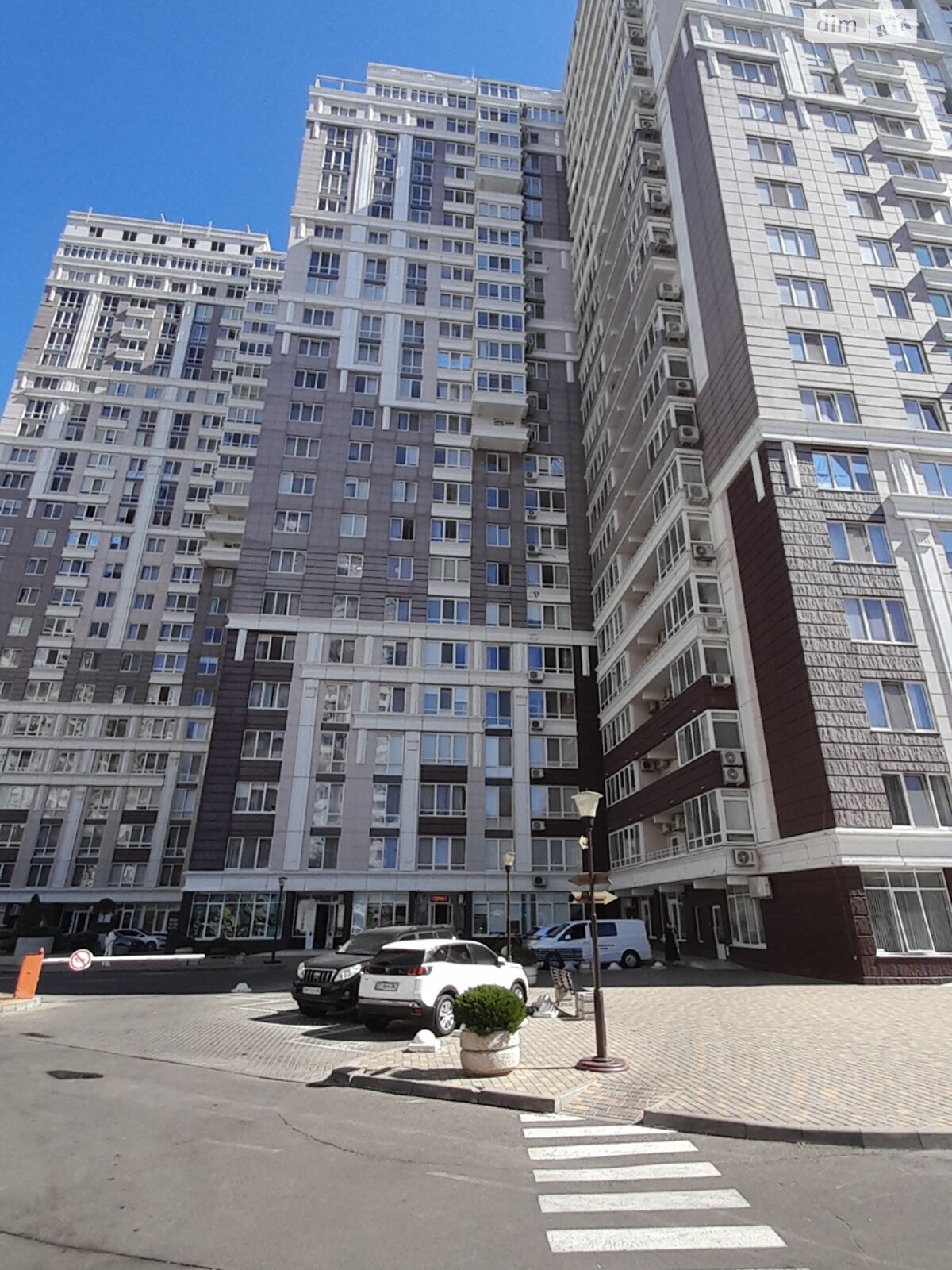 трикімнатна квартира в Одесі, район Приморський, на вул. Генуезька 24Д корпус 3 в довготривалу оренду помісячно фото 1 трикімнатна квартира в Одесі, район Приморський, на вул. Генуезька 24Д корпус 3 в довготривалу оренду помісячно фото 1