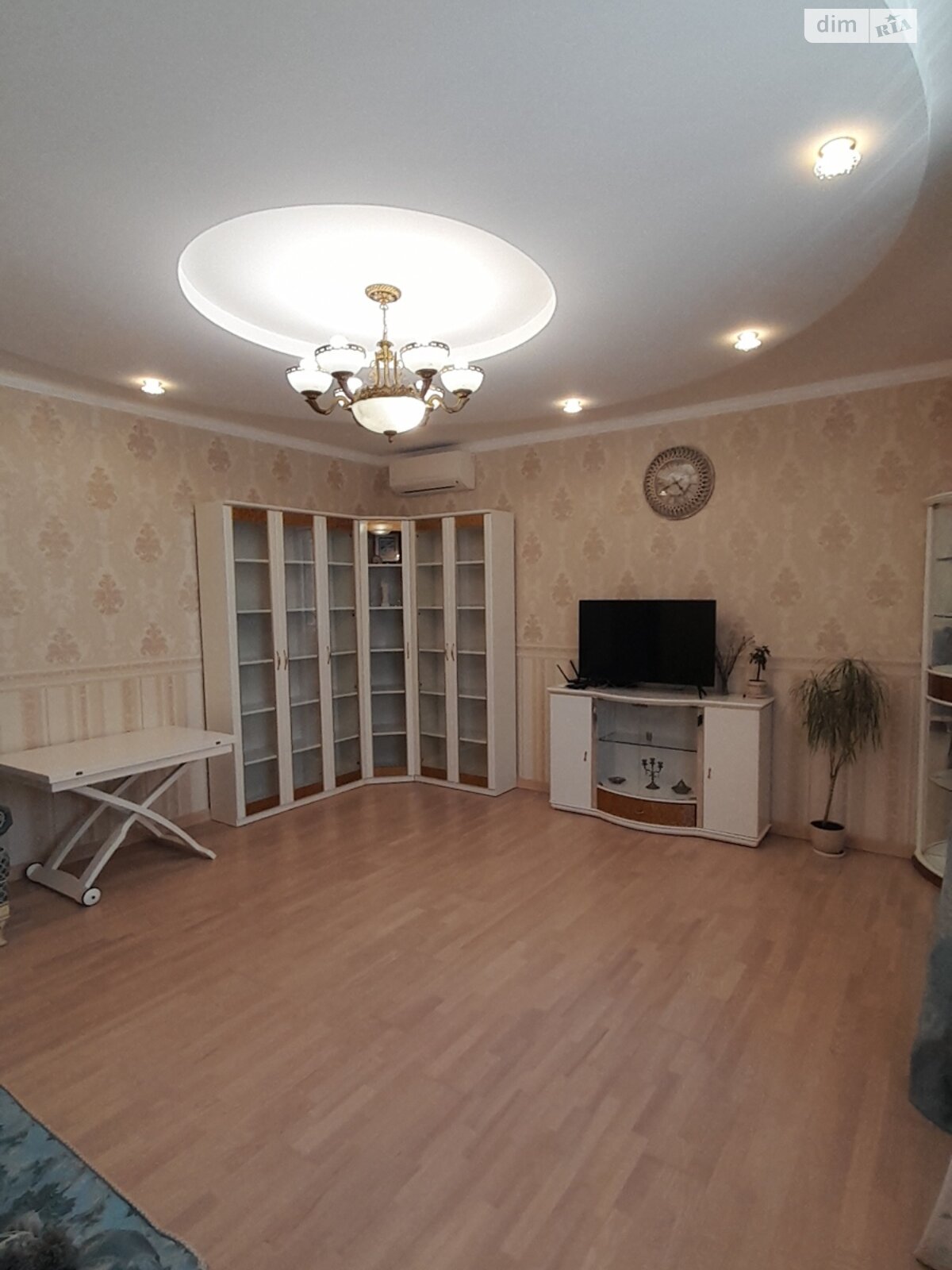 трикімнатна квартира в Одесі, район Приморський, на вул. Генуезька 24Д корпус 3 в довготривалу оренду помісячно фото 1 трикімнатна квартира в Одесі, район Приморський, на вул. Генуезька 24Д корпус 3 в довготривалу оренду помісячно фото 1