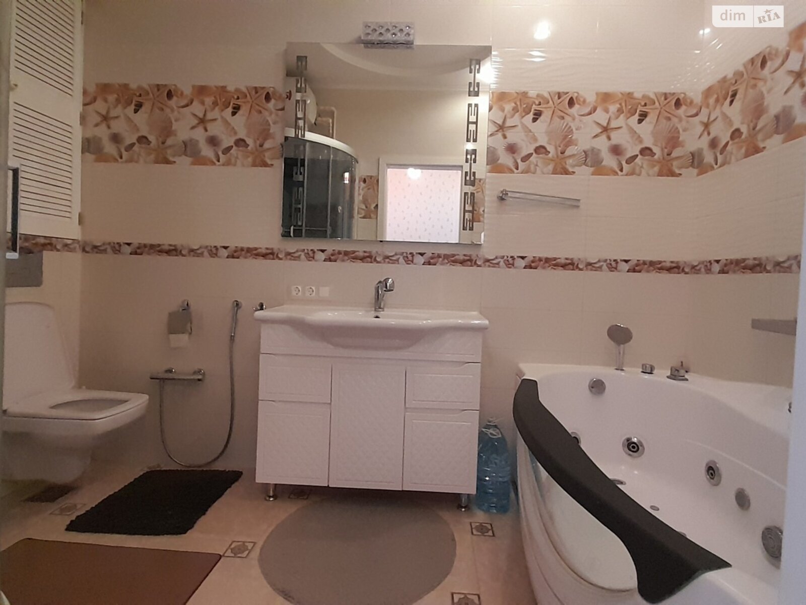 трикімнатна квартира в Одесі, район Приморський, на вул. Генуезька 24Д корпус 3 в довготривалу оренду помісячно фото 1 трикімнатна квартира в Одесі, район Приморський, на вул. Генуезька 24Д корпус 3 в довготривалу оренду помісячно фото 1