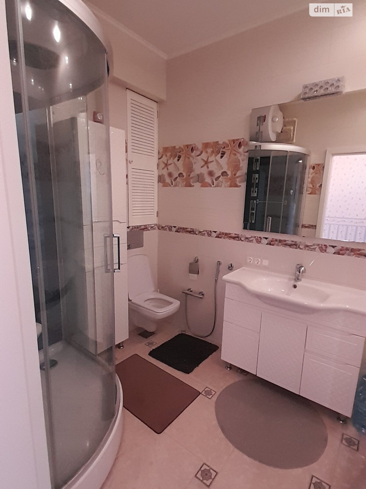 трикімнатна квартира в Одесі, район Приморський, на вул. Генуезька 24Д корпус 3 в довготривалу оренду помісячно фото 1 трикімнатна квартира в Одесі, район Приморський, на вул. Генуезька 24Д корпус 3 в довготривалу оренду помісячно фото 1