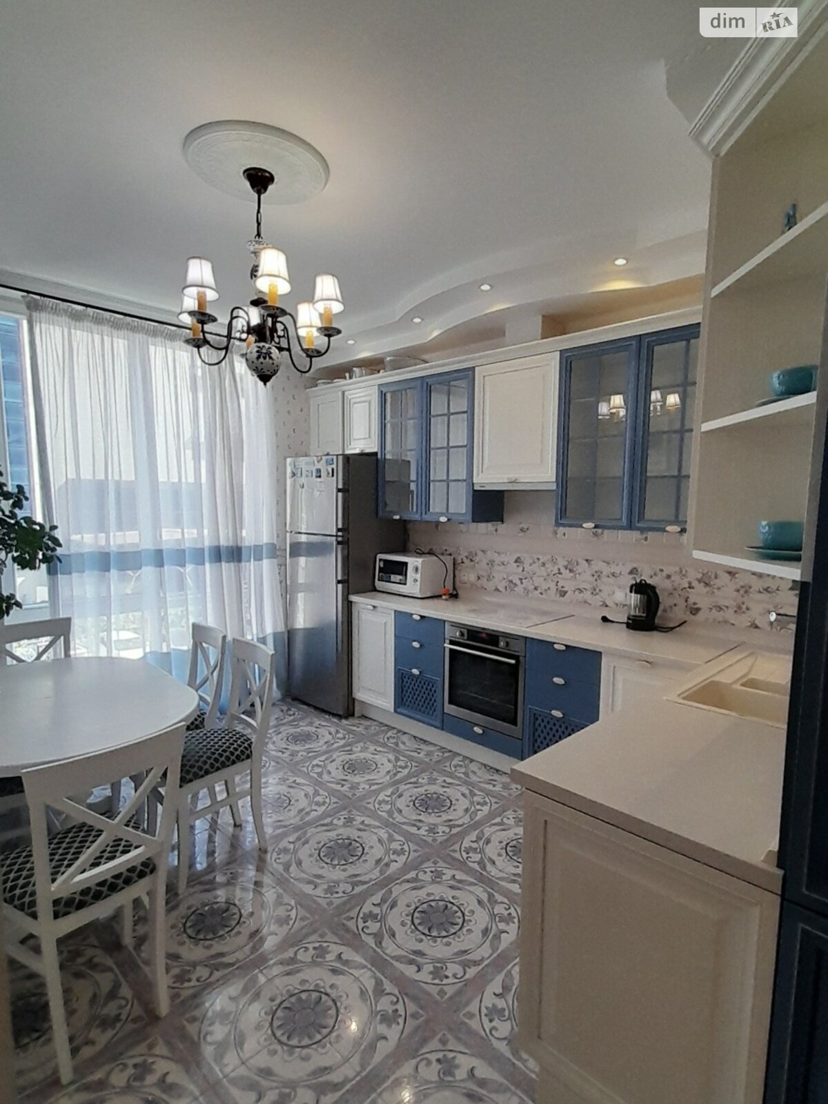 трикімнатна квартира в Одесі, район Приморський, на вул. Генуезька 24Д корпус 3 в довготривалу оренду помісячно фото 1 трикімнатна квартира в Одесі, район Приморський, на вул. Генуезька 24Д корпус 3 в довготривалу оренду помісячно фото 1