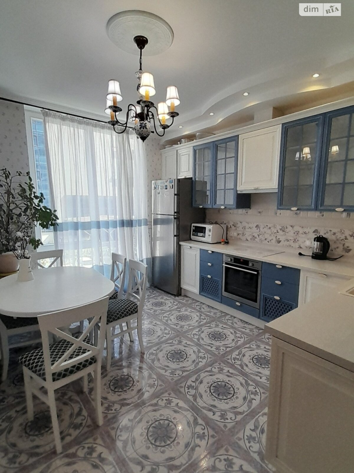 трикімнатна квартира в Одесі, район Приморський, на вул. Генуезька 24Д корпус 3 в довготривалу оренду помісячно фото 1 трикімнатна квартира в Одесі, район Приморський, на вул. Генуезька 24Д корпус 3 в довготривалу оренду помісячно фото 1