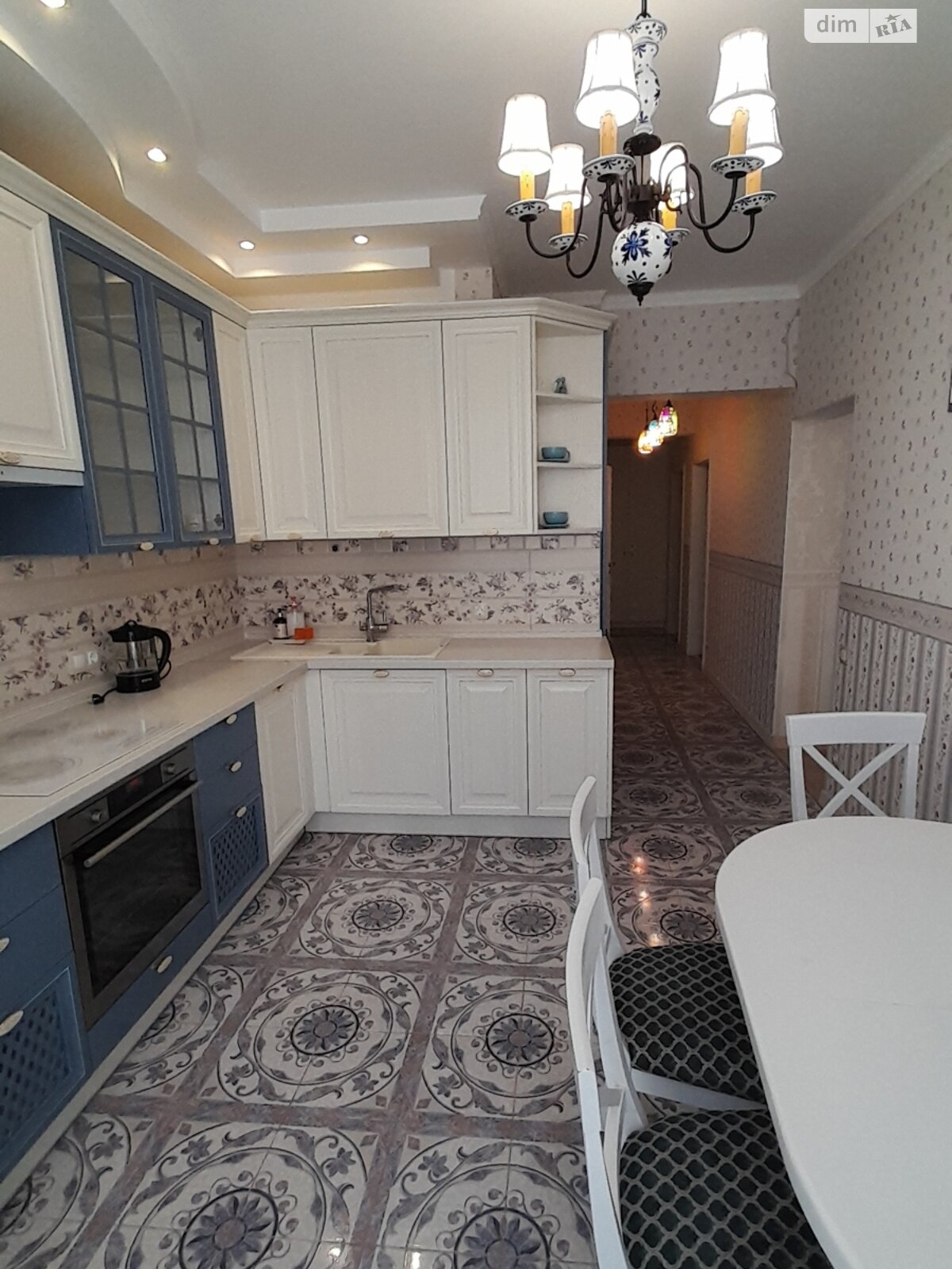 трикімнатна квартира в Одесі, район Приморський, на вул. Генуезька 24Д корпус 3 в довготривалу оренду помісячно фото 1 трикімнатна квартира в Одесі, район Приморський, на вул. Генуезька 24Д корпус 3 в довготривалу оренду помісячно фото 1