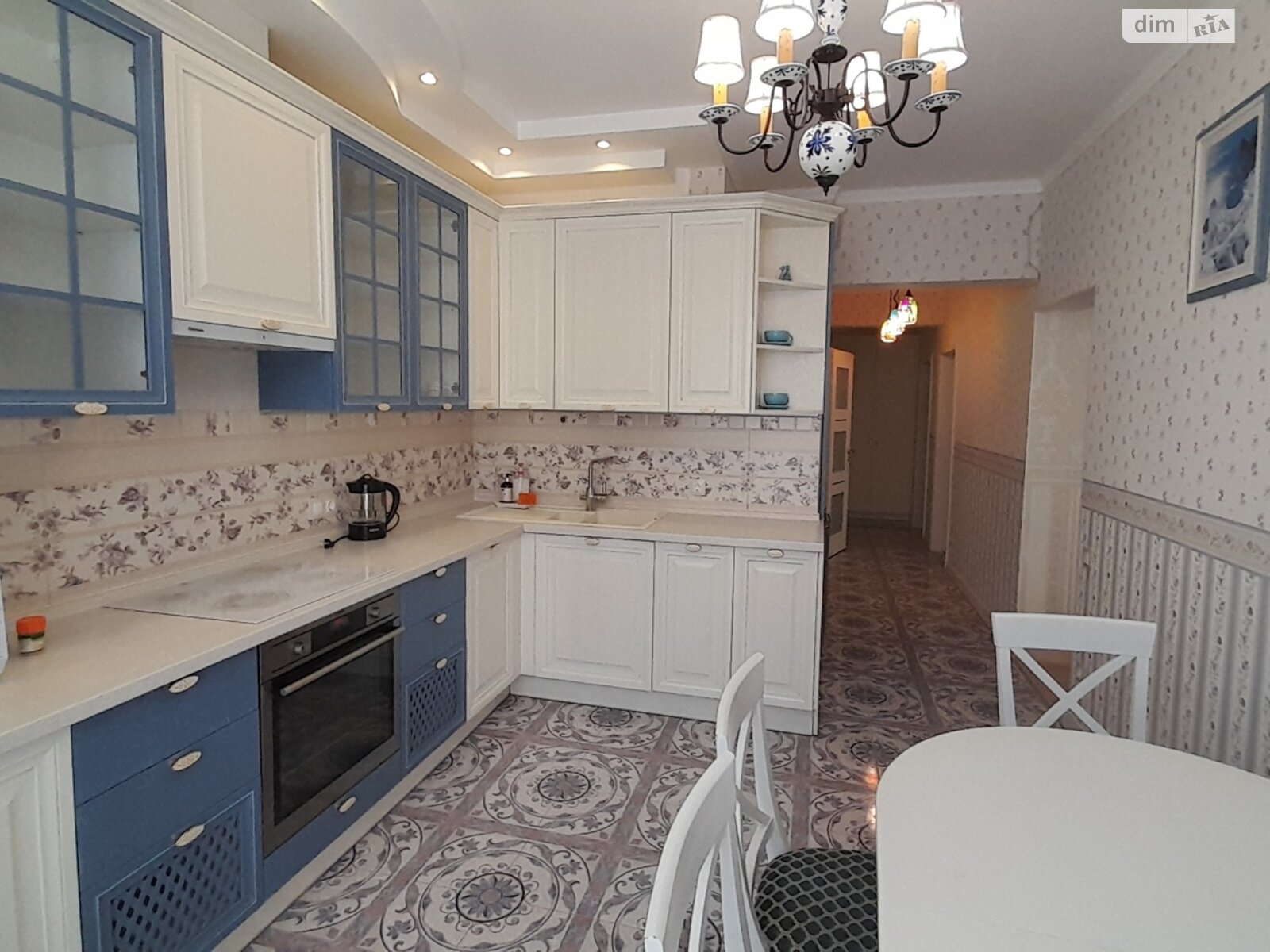 трикімнатна квартира в Одесі, район Приморський, на вул. Генуезька 24Д корпус 3 в довготривалу оренду помісячно фото 1 трикімнатна квартира в Одесі, район Приморський, на вул. Генуезька 24Д корпус 3 в довготривалу оренду помісячно фото 1