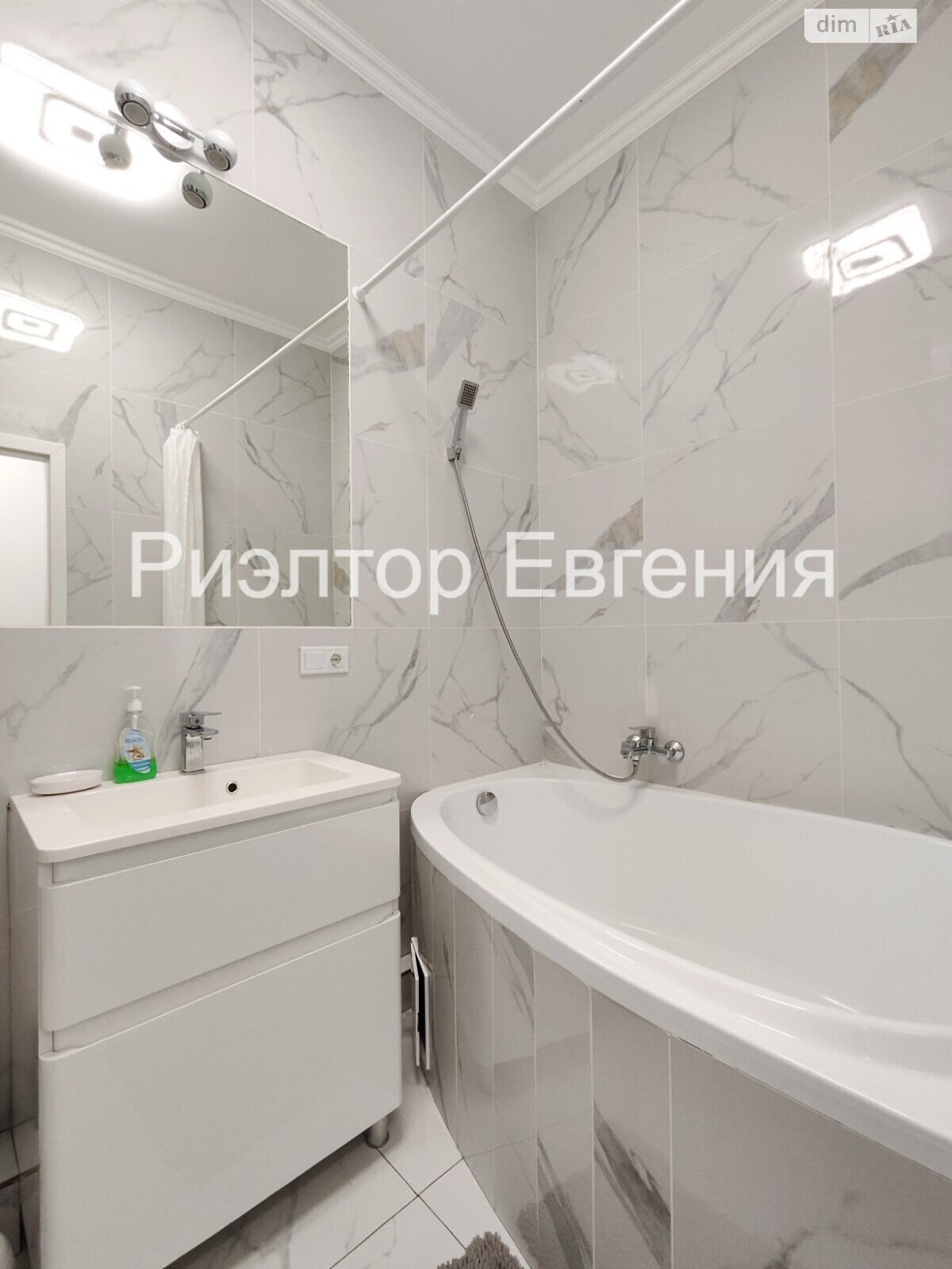 однокомнатная квартира в Одессе, район Приморский, на бул. Итальянский 1В в аренду на долгий срок помесячно фото 1 однокомнатная квартира в Одессе, район Приморский, на бул. Итальянский 1В в аренду на долгий срок помесячно фото 1
