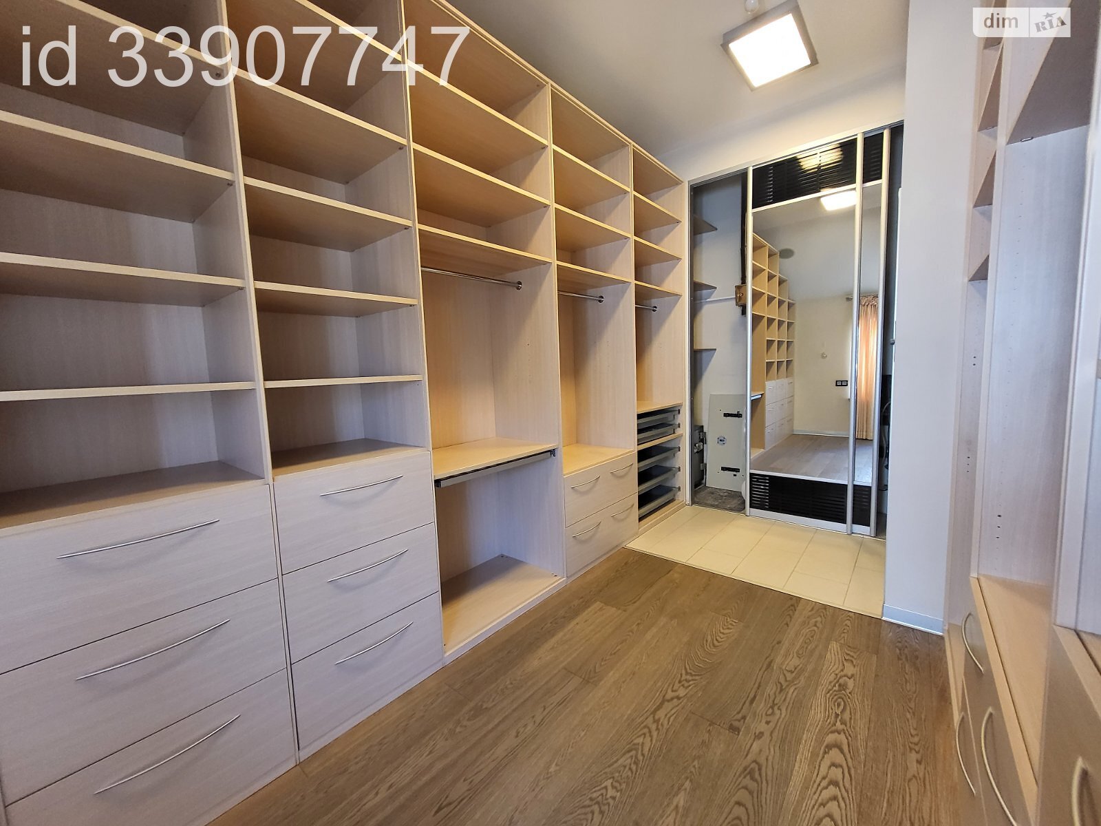 четырехкомнатная квартира в Одессе, район Приморский, на ул. Канатная 15 в аренду на долгий срок помесячно фото 1