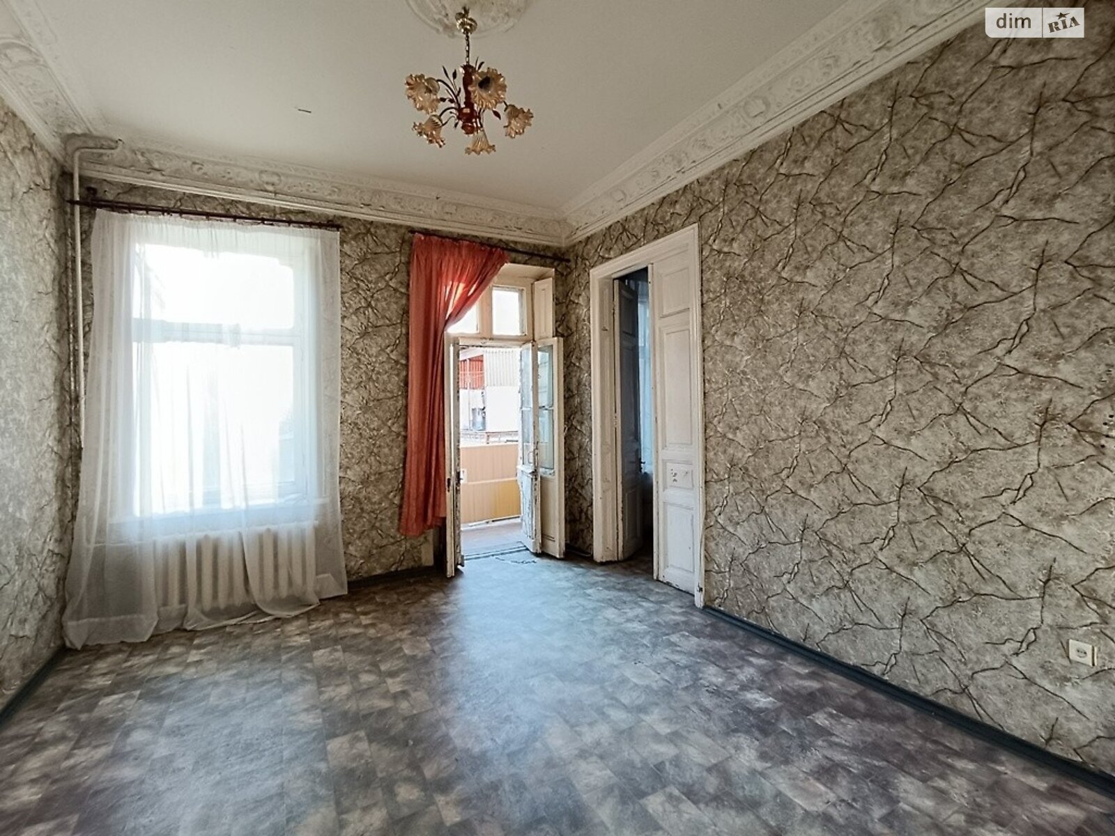 трехкомнатная квартира без мебели в Одессе, район Приморский, на ул. Коблевская 9 в аренду на долгий срок помесячно фото 1