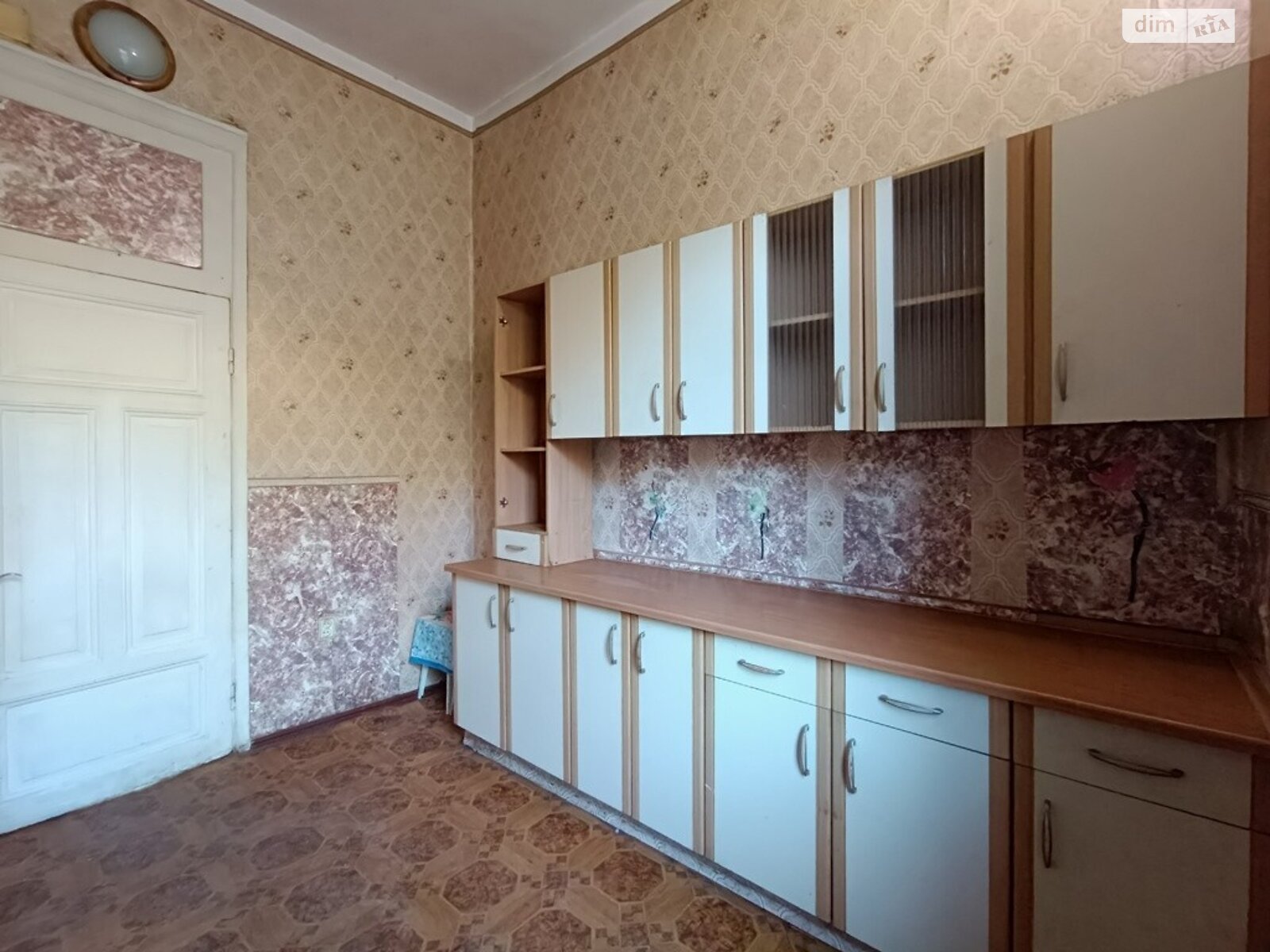 трехкомнатная квартира без мебели в Одессе, район Приморский, на ул. Коблевская 9 в аренду на долгий срок помесячно фото 1