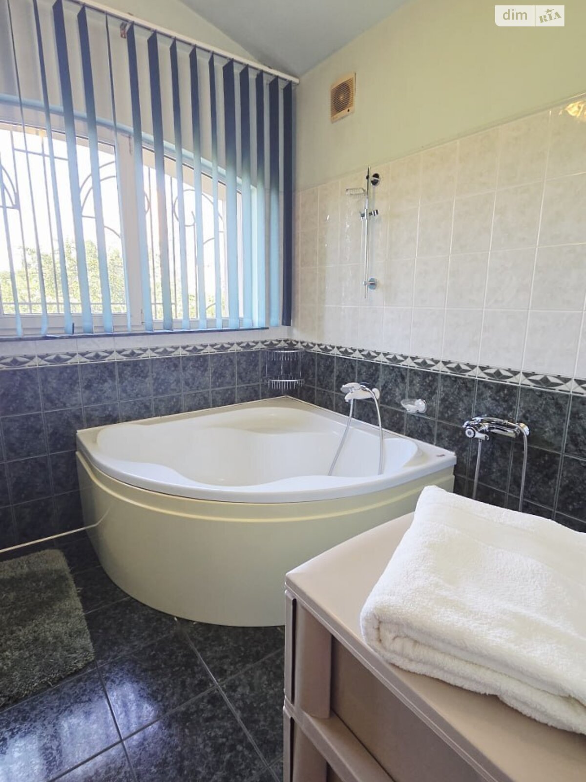 трикімнатна квартира в Одесі, район Приморський, на просп. Лесі Українки в довготривалу оренду помісячно фото 1 трикімнатна квартира в Одесі, район Приморський, на просп. Лесі Українки в довготривалу оренду помісячно фото 1