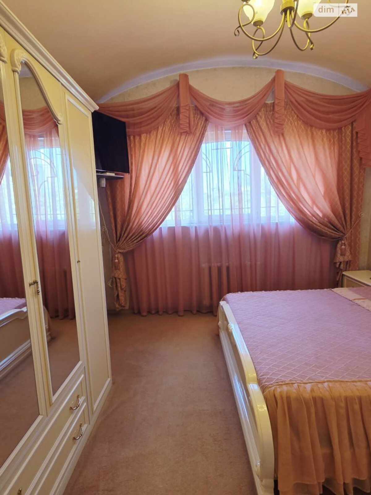 трикімнатна квартира в Одесі, район Приморський, на просп. Лесі Українки в довготривалу оренду помісячно фото 1 трикімнатна квартира в Одесі, район Приморський, на просп. Лесі Українки в довготривалу оренду помісячно фото 1