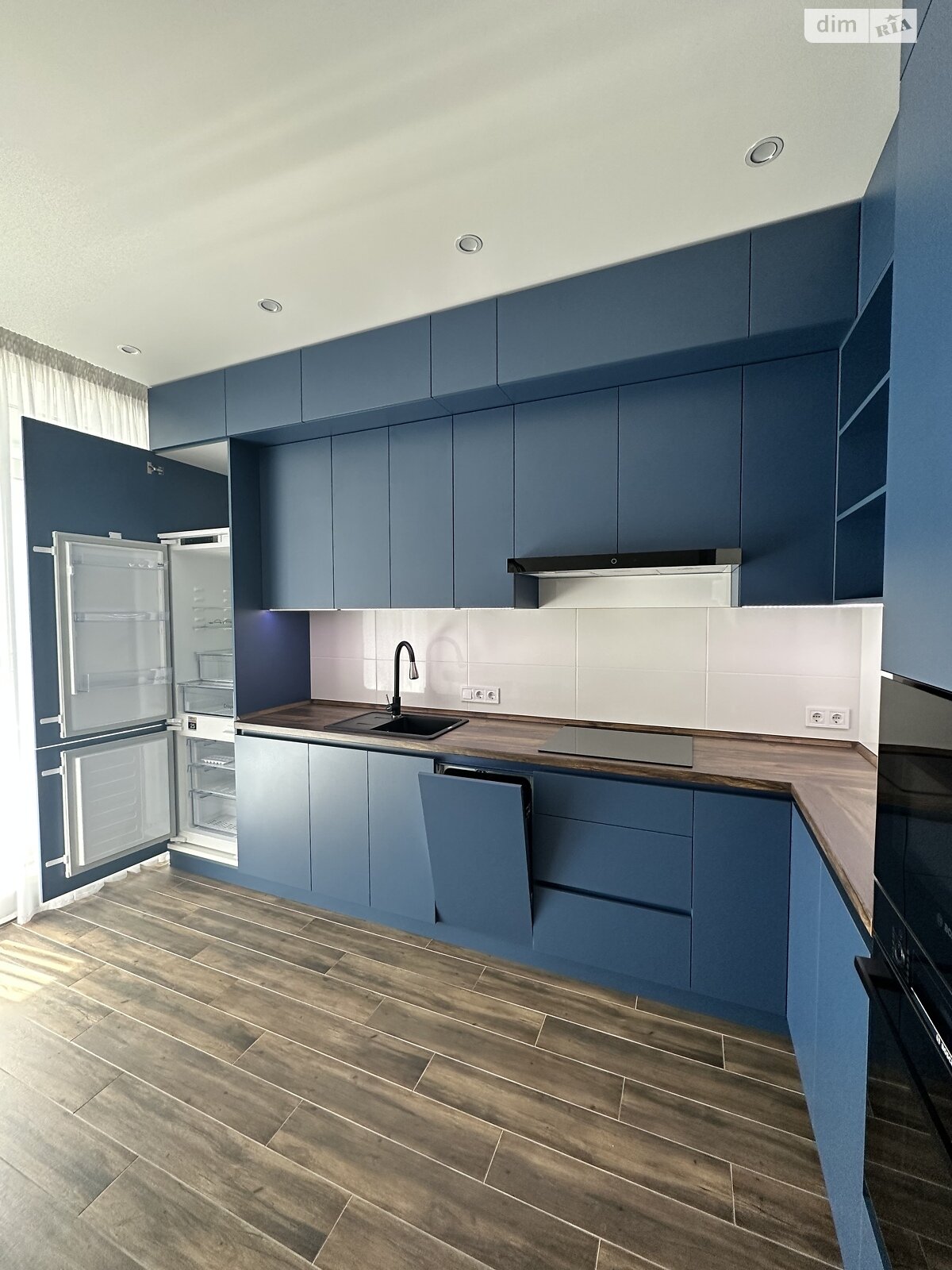 однокомнатная квартира в Одессе, район Приморский, на просп. Леси Украинки 19 в аренду на долгий срок помесячно фото 1 однокомнатная квартира в Одессе, район Приморский, на просп. Леси Украинки 19 в аренду на долгий срок помесячно фото 1