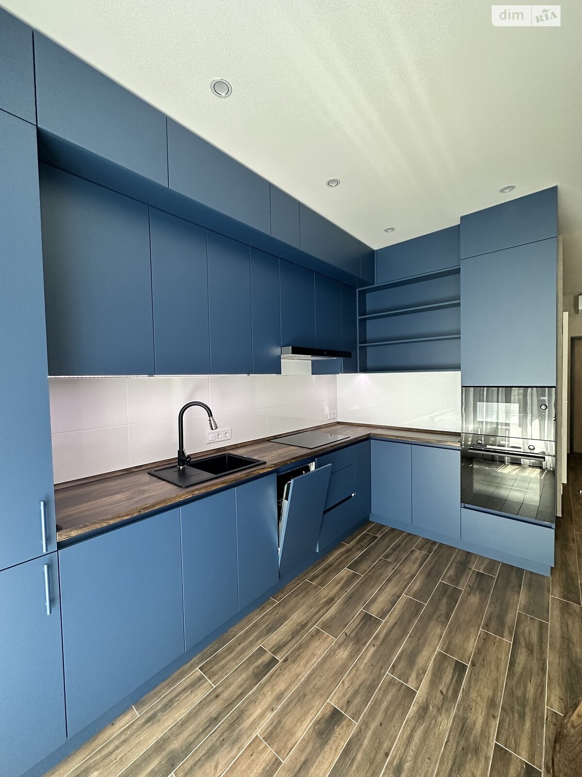 однокомнатная квартира в Одессе, район Приморский, на просп. Леси Украинки 19 в аренду на долгий срок помесячно фото 1 однокомнатная квартира в Одессе, район Приморский, на просп. Леси Украинки 19 в аренду на долгий срок помесячно фото 1