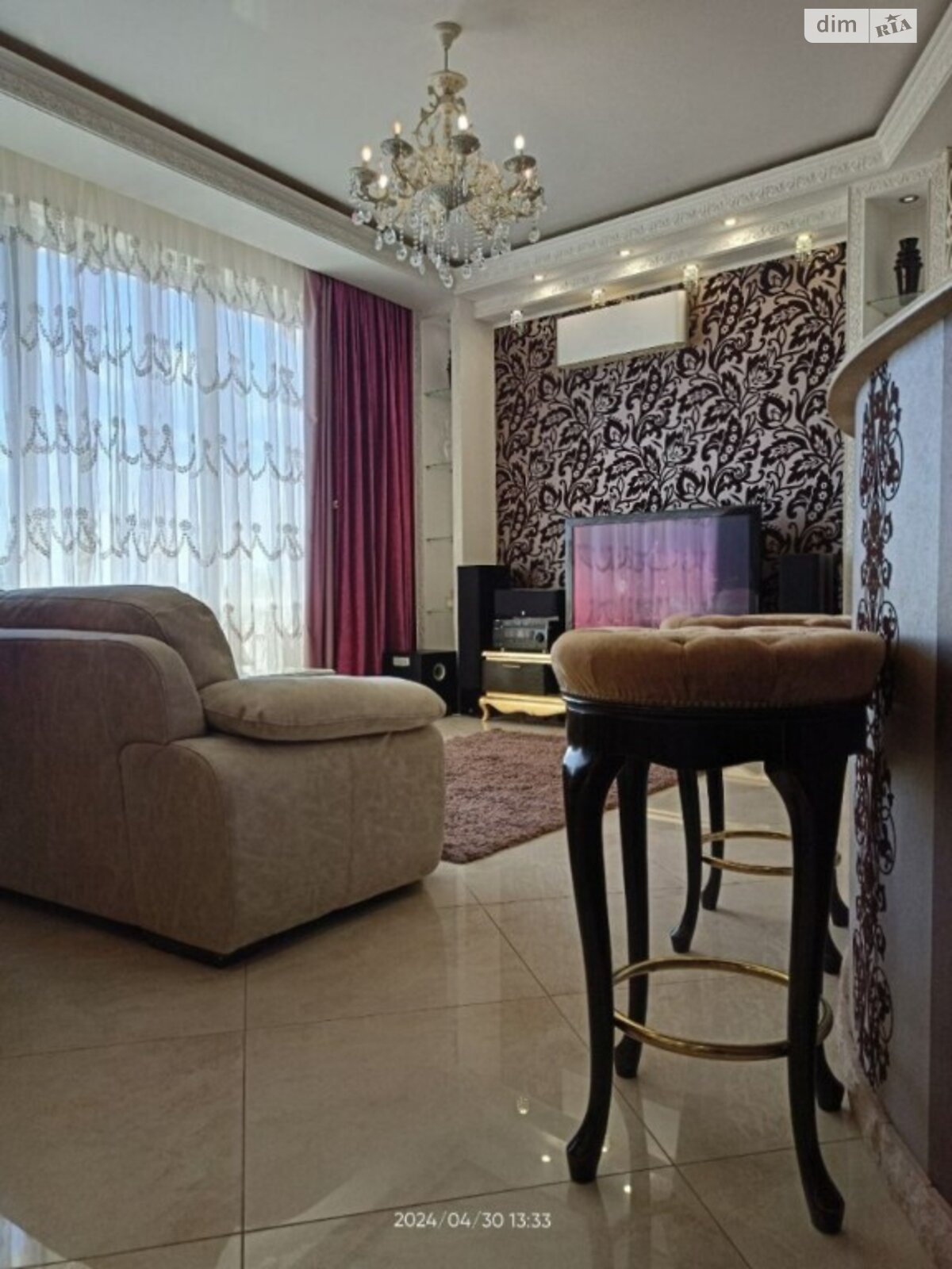 трехкомнатная квартира с мебелью в Одессе, район Приморский, на ул. Литературная 1А в аренду на долгий срок помесячно фото 1