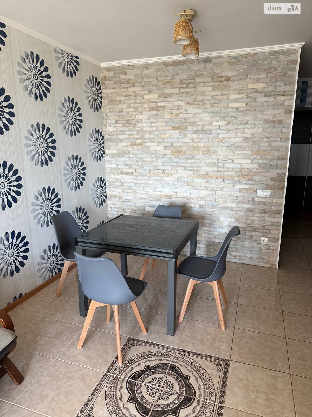 трикімнатна квартира в Одесі, район Приморський, на вул. Літературна 12 в довготривалу оренду помісячно фото 1