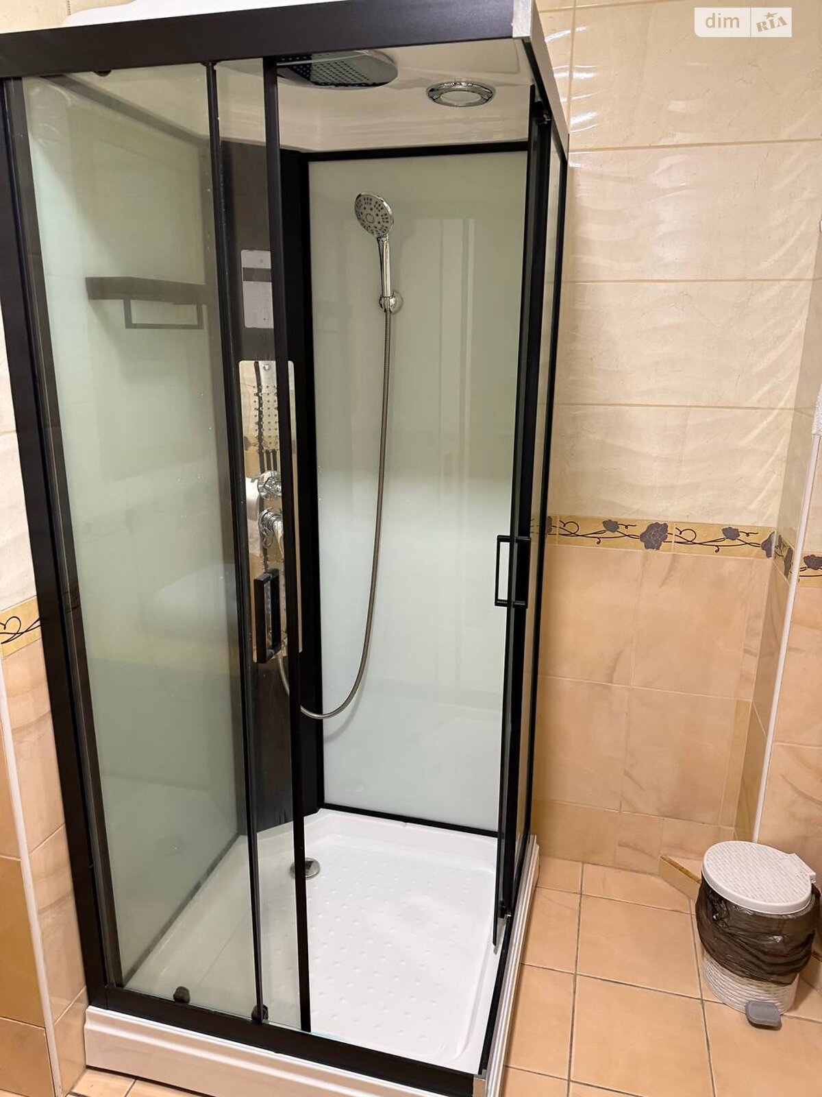 трикімнатна квартира в Одесі, район Приморський, на вул. Літературна 12 в довготривалу оренду помісячно фото 1