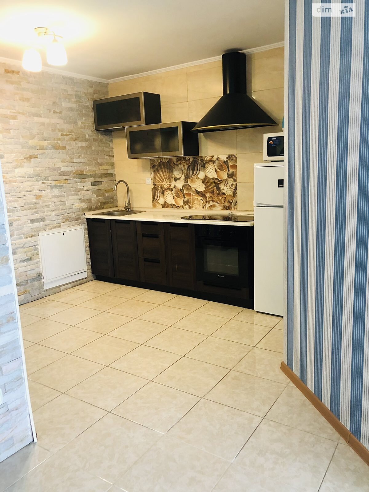 трикімнатна квартира в Одесі, район Приморський, на вул. Літературна 12 в довготривалу оренду помісячно фото 1