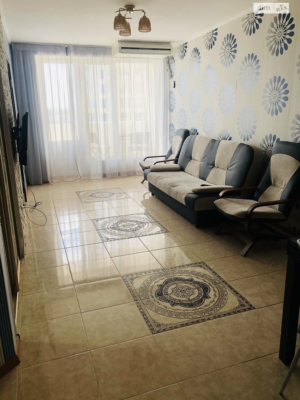 трикімнатна квартира в Одесі, район Приморський, на вул. Літературна 12 в довготривалу оренду помісячно фото 1