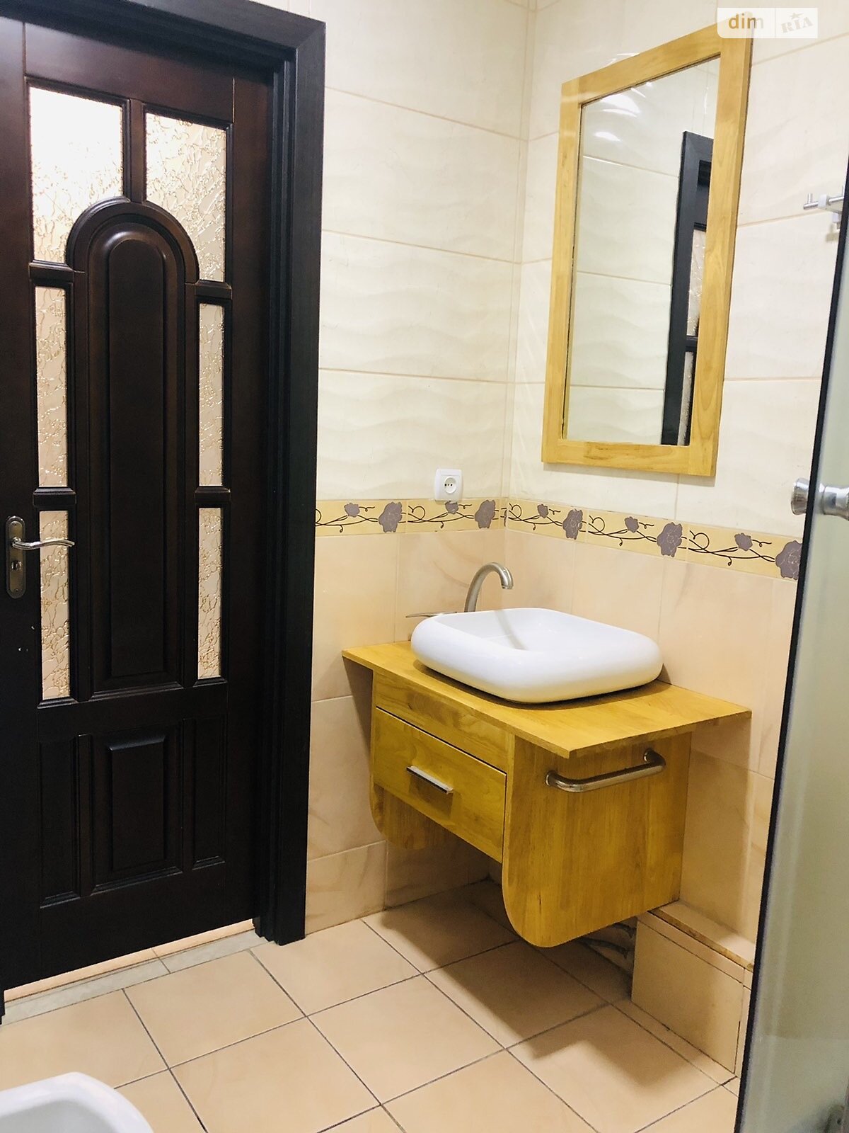 трикімнатна квартира в Одесі, район Приморський, на вул. Літературна 12 в довготривалу оренду помісячно фото 1