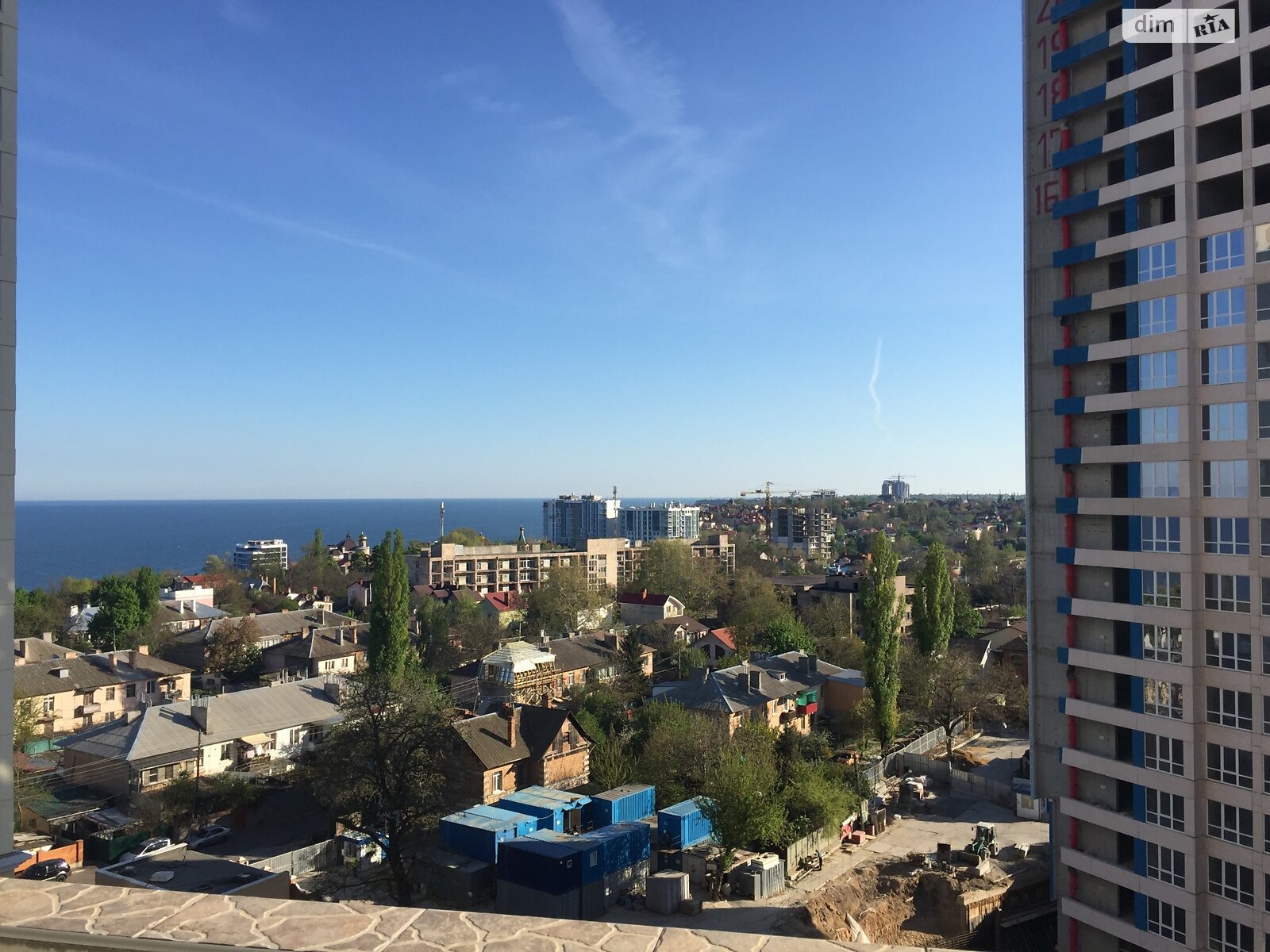 трикімнатна квартира в Одесі, район Приморський, на вул. Літературна 12 в довготривалу оренду помісячно фото 1