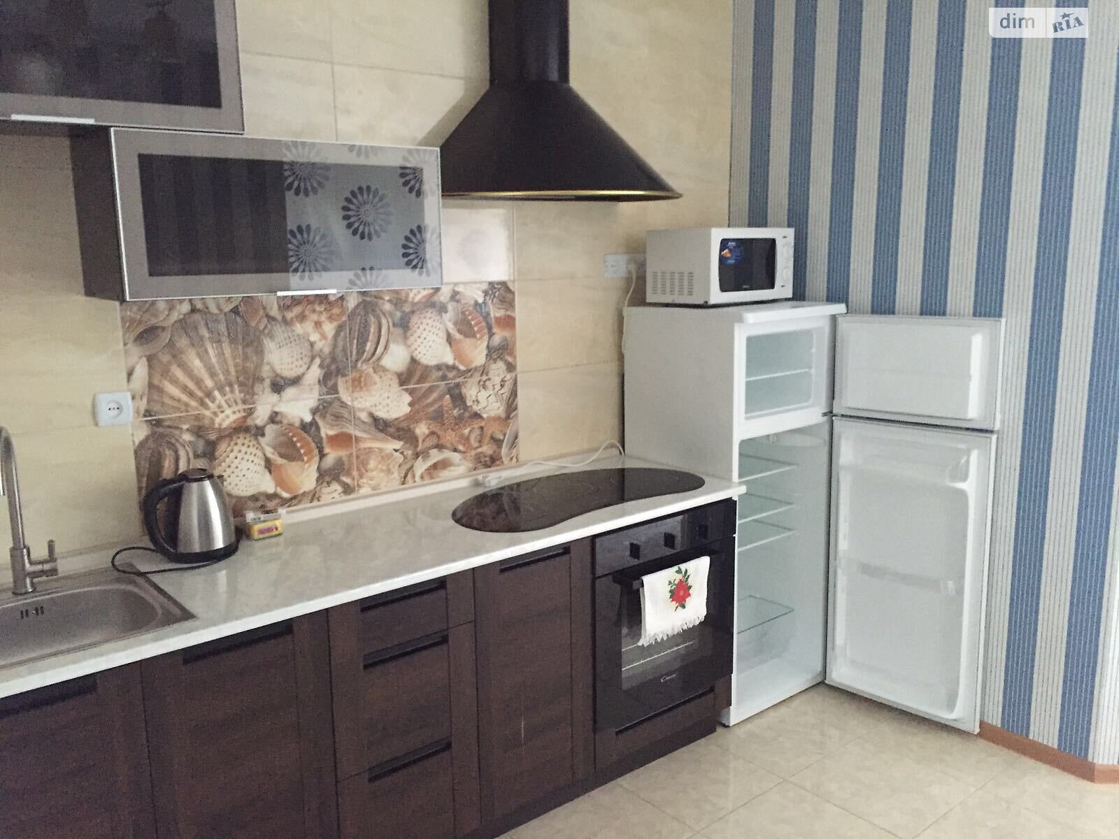 трикімнатна квартира в Одесі, район Приморський, на вул. Літературна 12 в довготривалу оренду помісячно фото 1