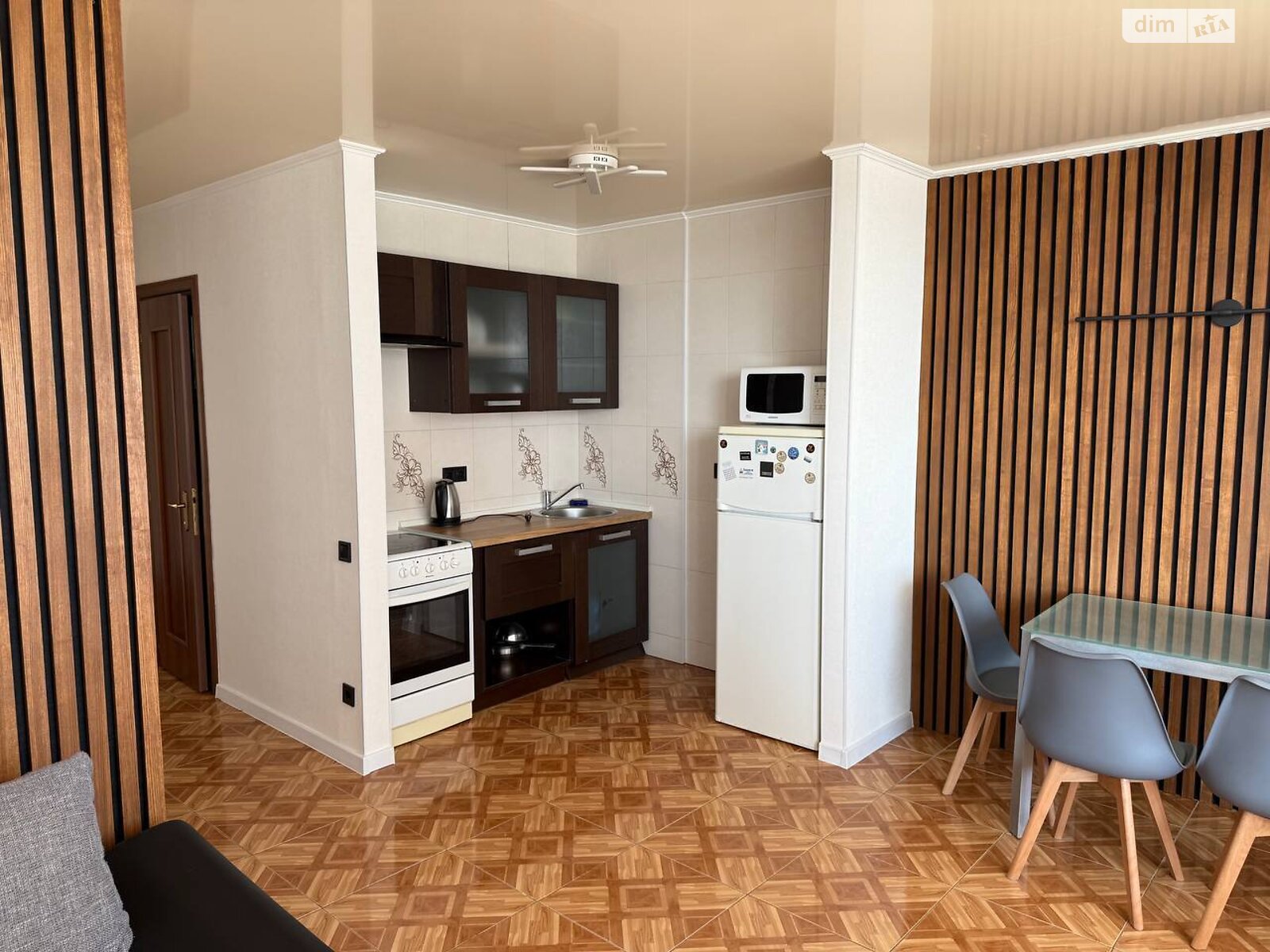 двокімнатна квартира в Одесі, район Приморський, на вул. Літературна 12 в довготривалу оренду помісячно фото 1