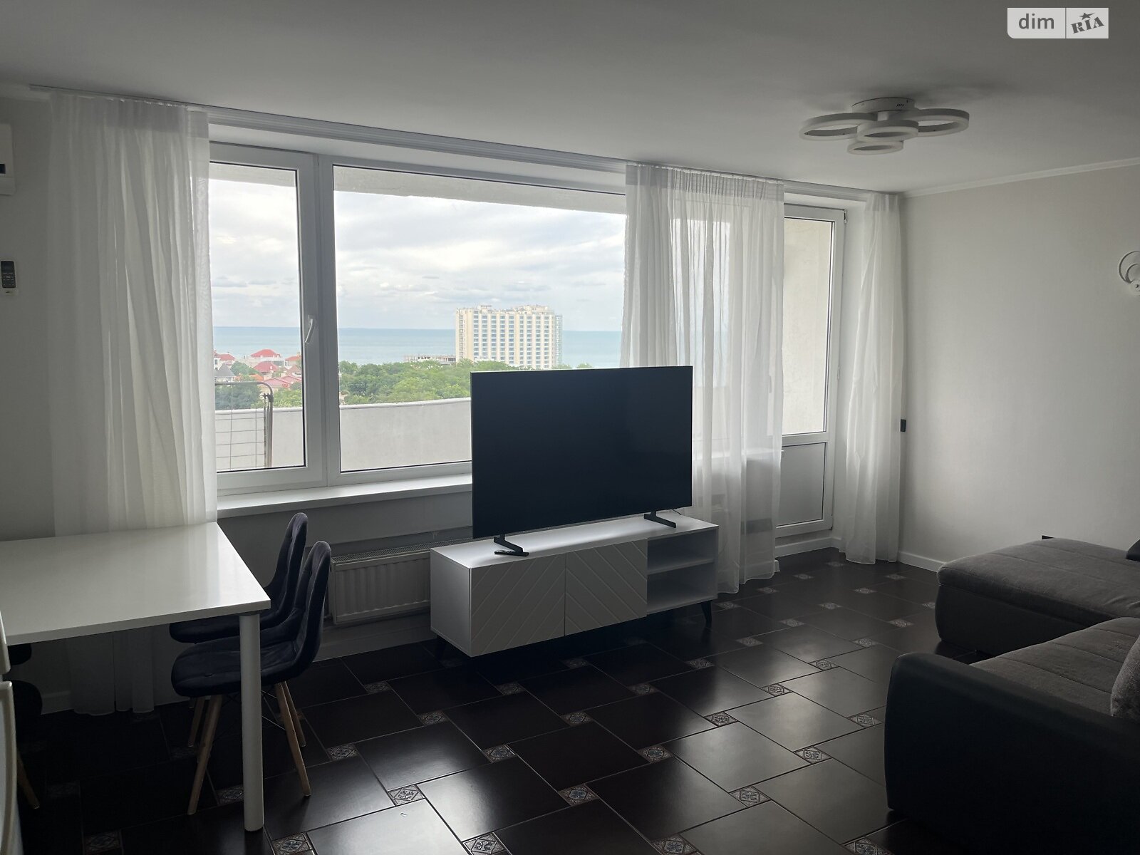 двокімнатна квартира в Одесі, район Приморський, на вул. Літературна 12 в довготривалу оренду помісячно фото 1