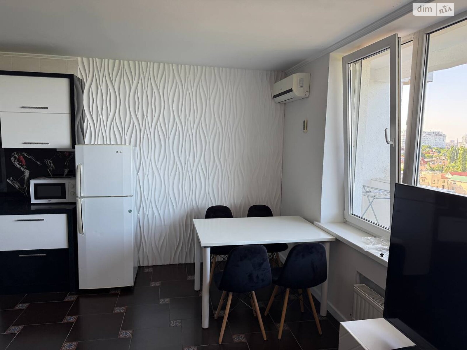 двокімнатна квартира в Одесі, район Приморський, на вул. Літературна 12 в довготривалу оренду помісячно фото 1