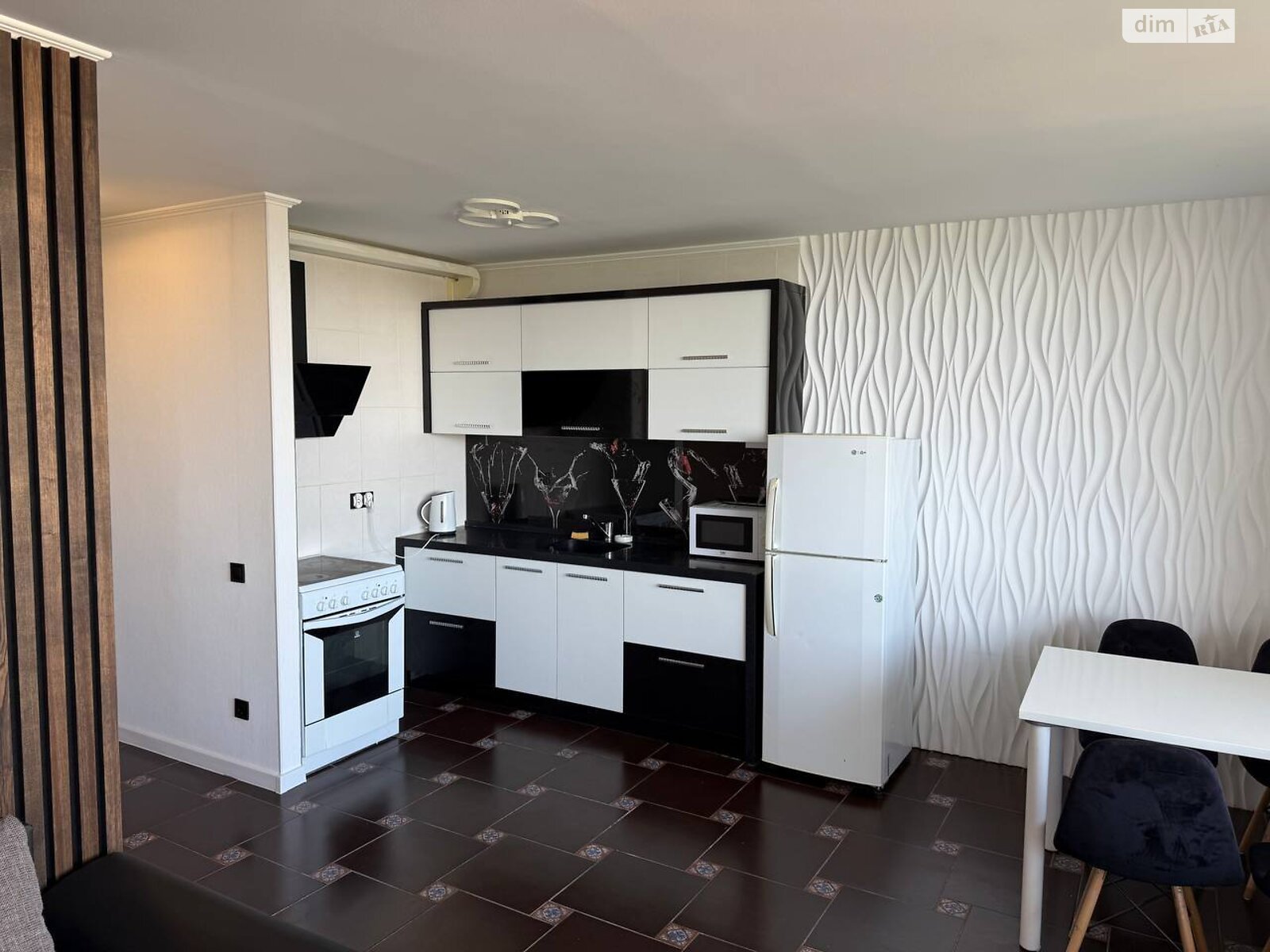 двокімнатна квартира в Одесі, район Приморський, на вул. Літературна 12 в довготривалу оренду помісячно фото 1