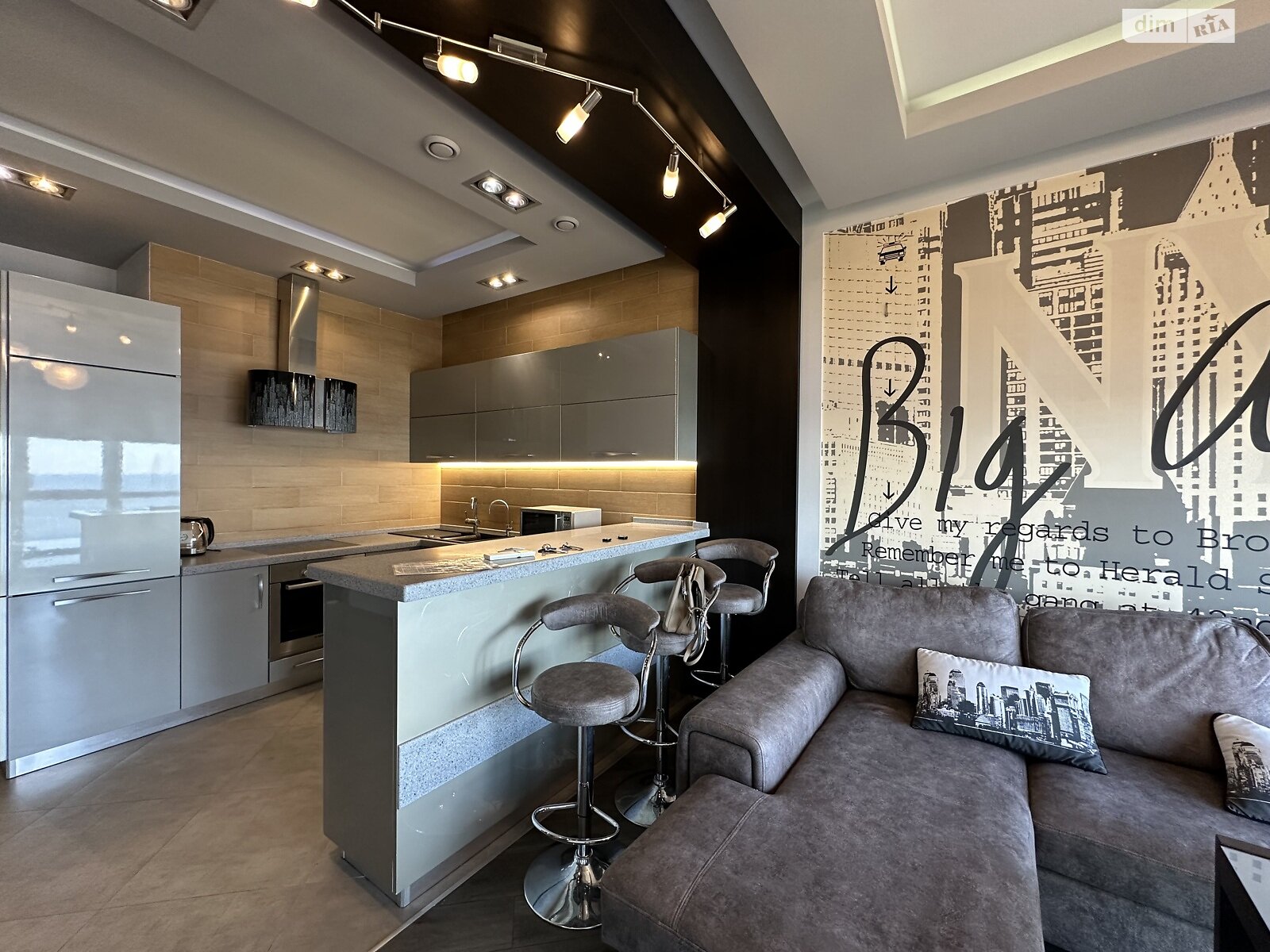 двухкомнатная квартира в Одессе, район Приморский, на ул. Литературная 12А корпус 1 в аренду на долгий срок помесячно фото 1