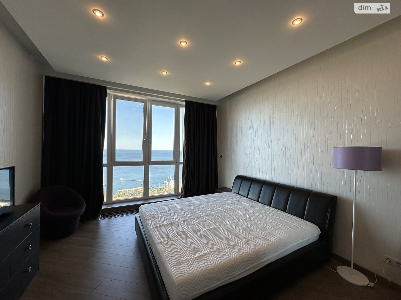 двухкомнатная квартира в Одессе, район Приморский, на ул. Литературная 12А корпус 1 в аренду на долгий срок помесячно фото 1