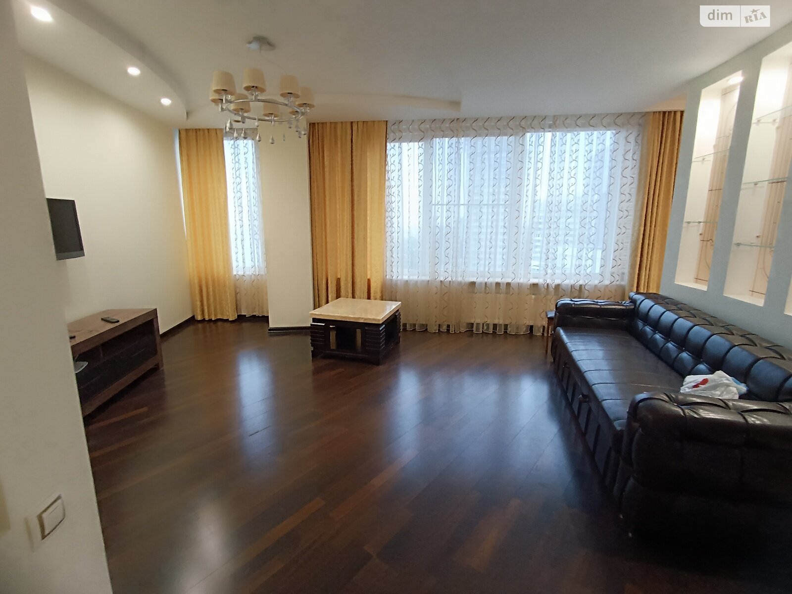 двухкомнатная квартира в Одессе, район Приморский, на ул. Литературная 1А в аренду на долгий срок помесячно фото 1