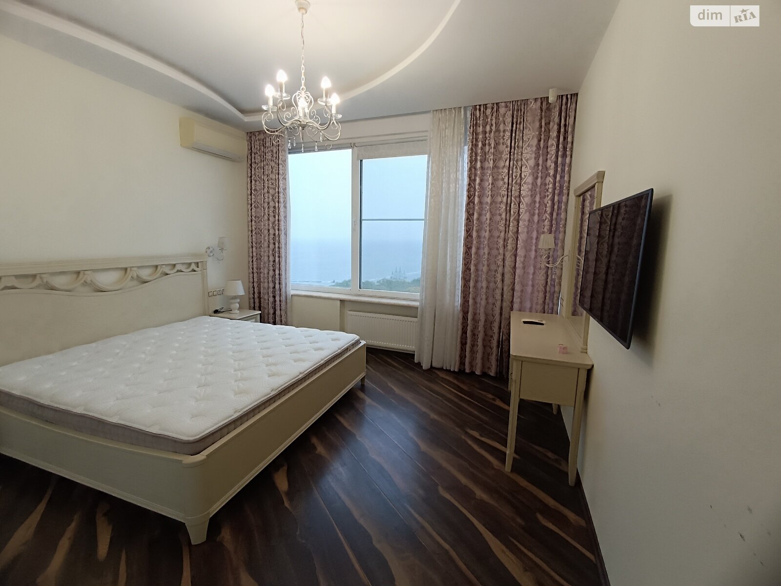 двухкомнатная квартира в Одессе, район Приморский, на ул. Литературная 1А в аренду на долгий срок помесячно фото 1